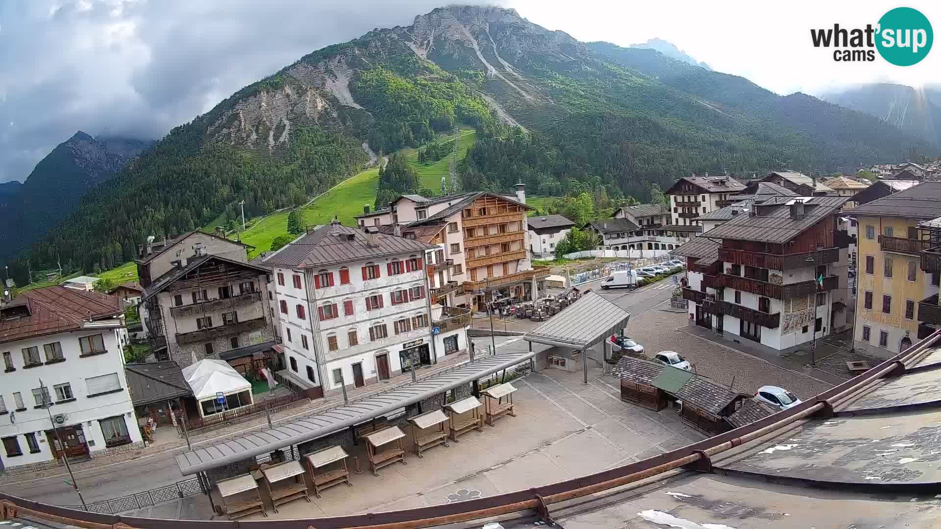 Plaza principal de Forni di Sopra