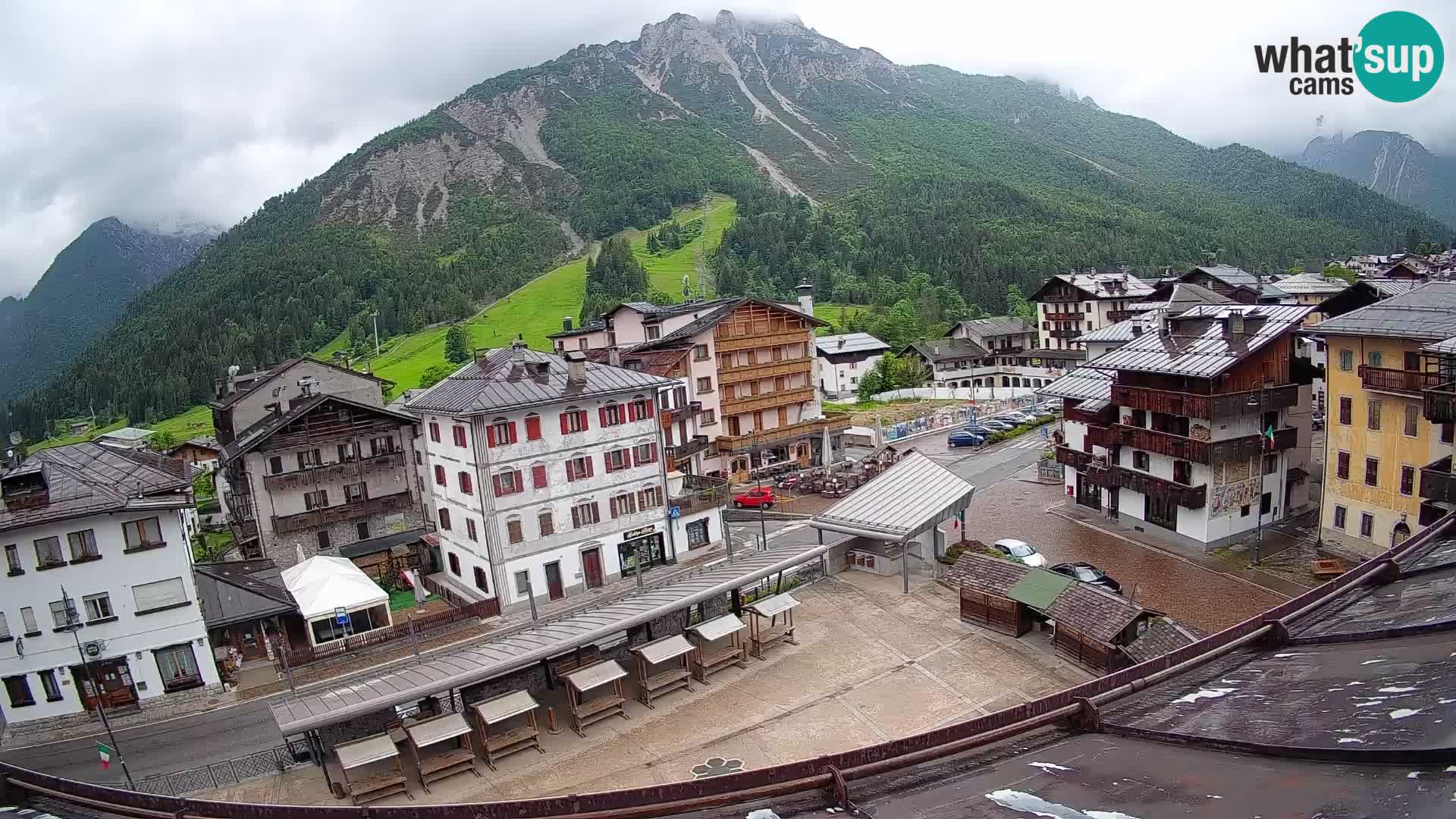 Piazza centrale di Forni di Sopra