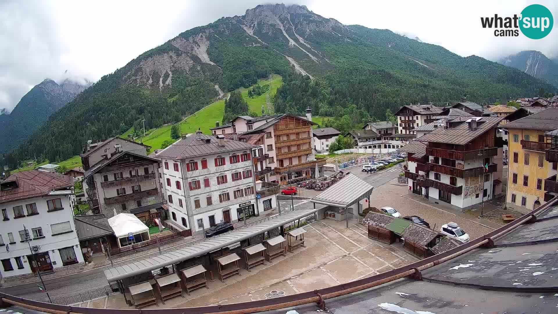 Piazza centrale di Forni di Sopra