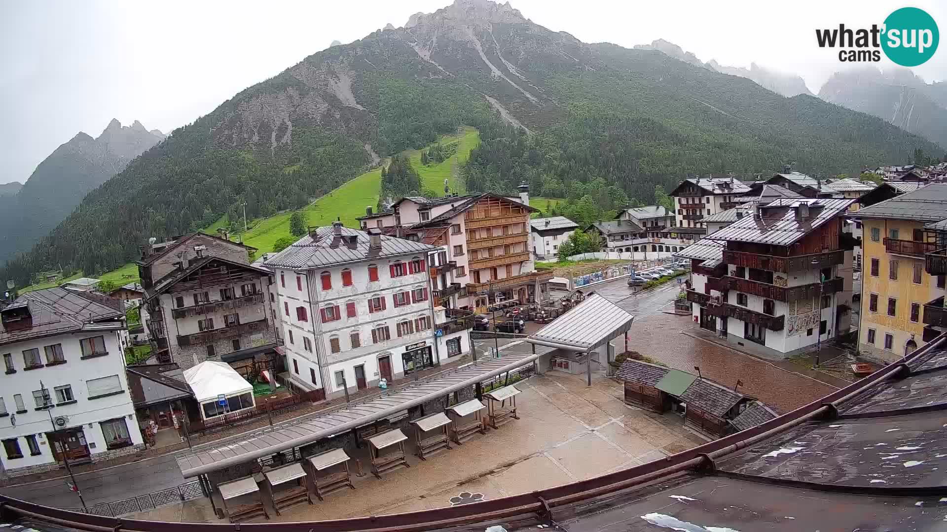 Piazza centrale di Forni di Sopra