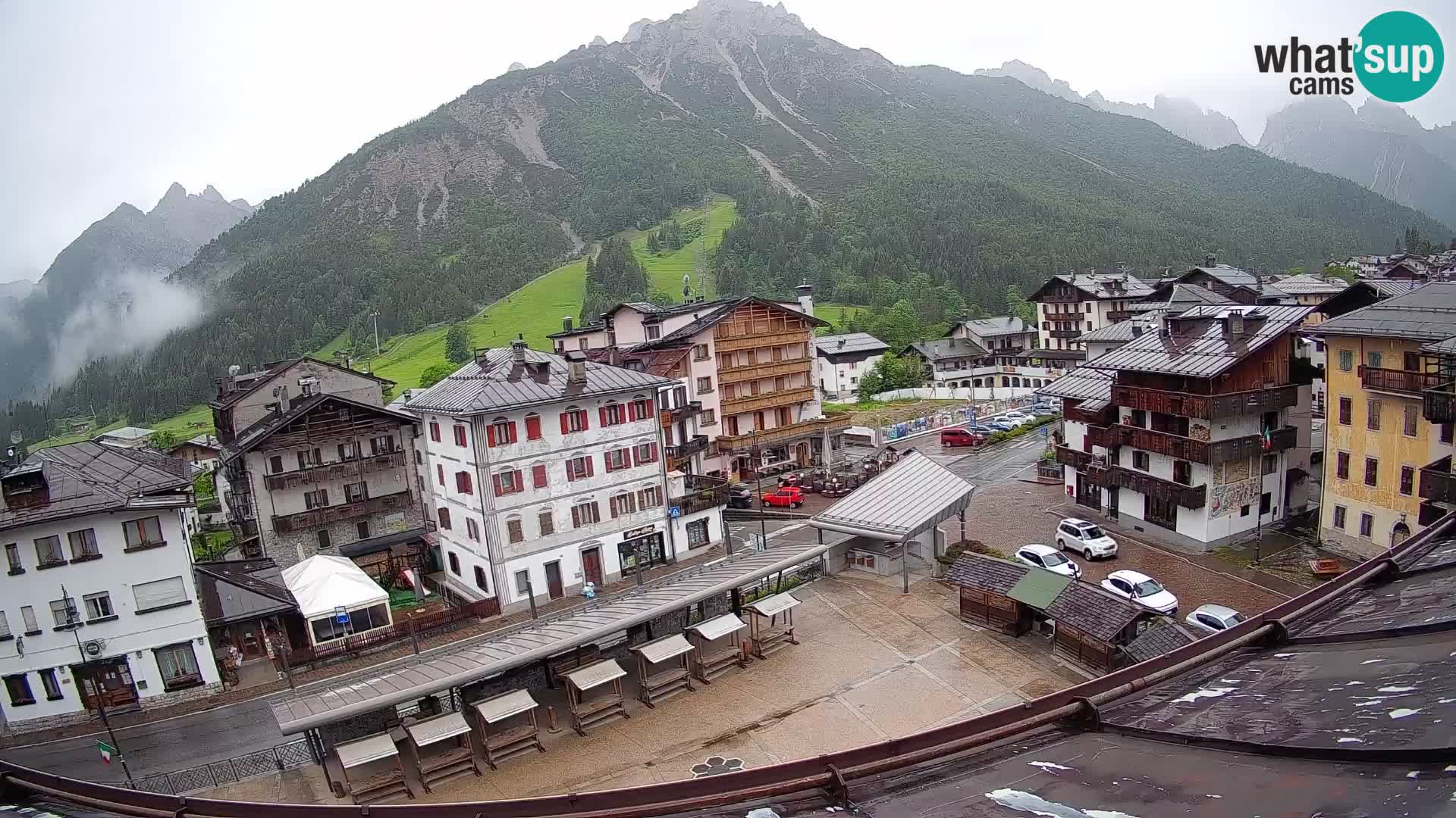 Plaza principal de Forni di Sopra