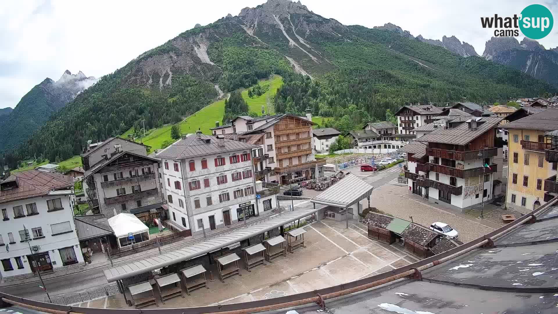 Piazza centrale di Forni di Sopra