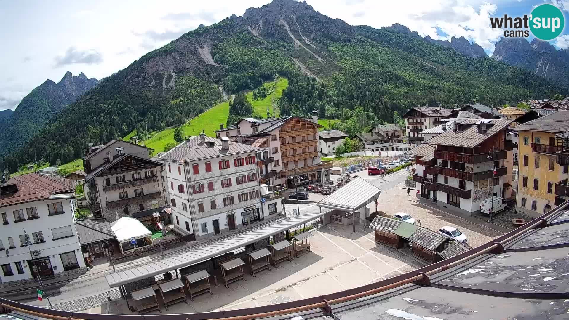 Piazza centrale di Forni di Sopra