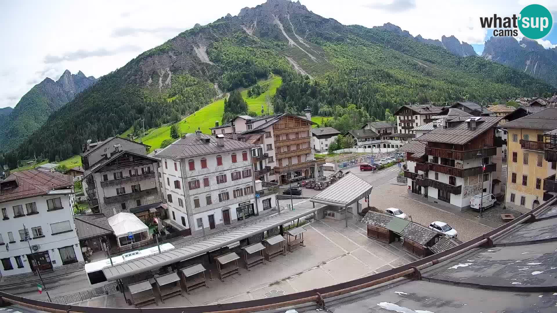 Plaza principal de Forni di Sopra