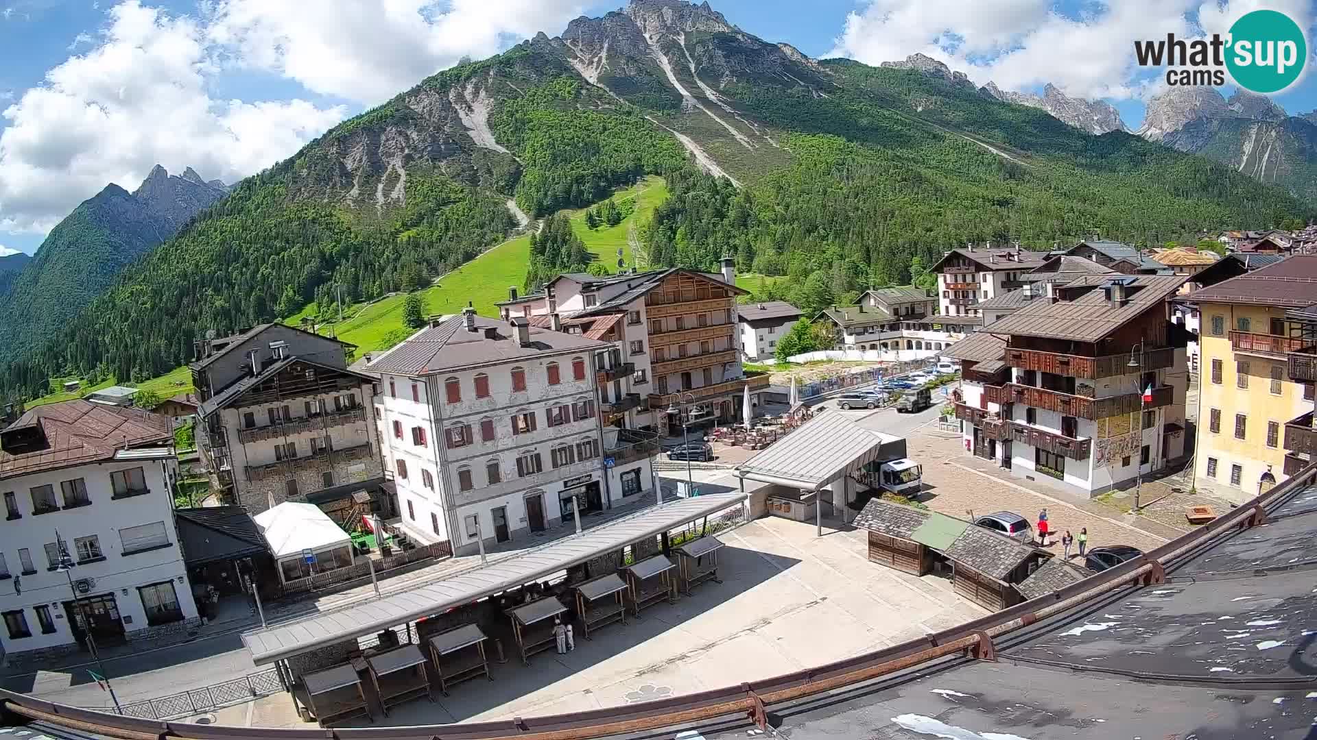 Piazza centrale di Forni di Sopra
