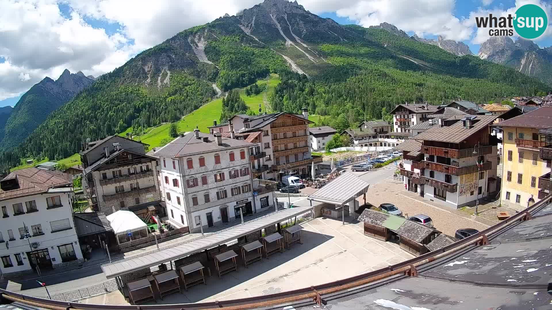 Piazza centrale di Forni di Sopra