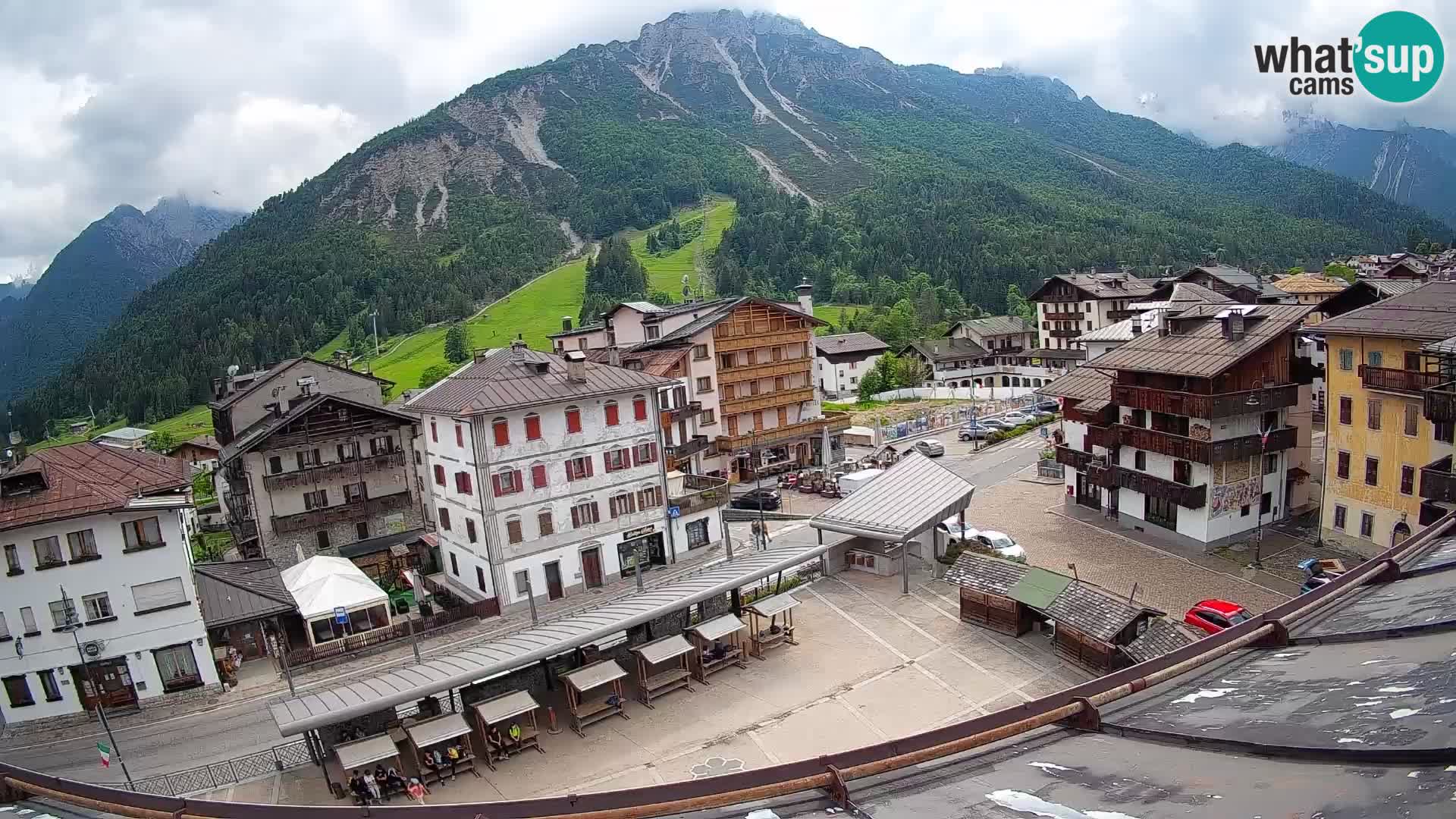 Piazza centrale di Forni di Sopra