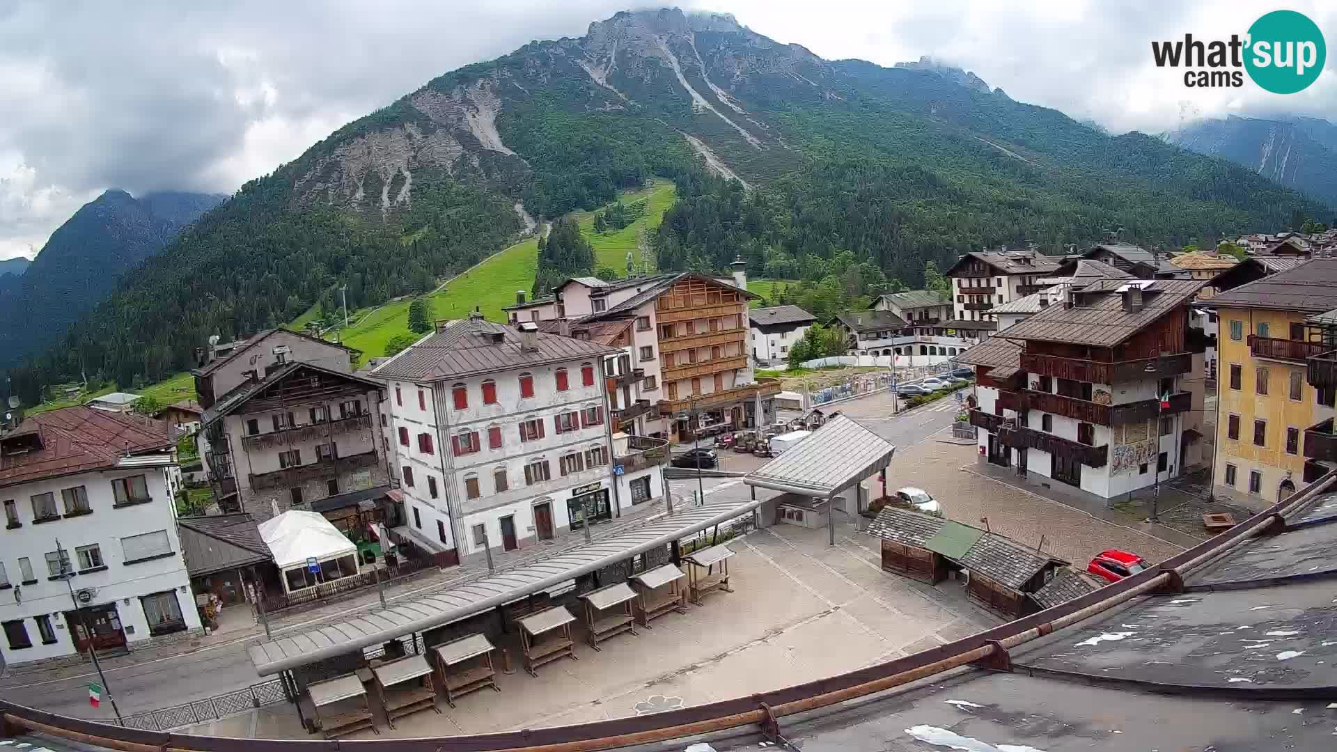 Plaza principal de Forni di Sopra