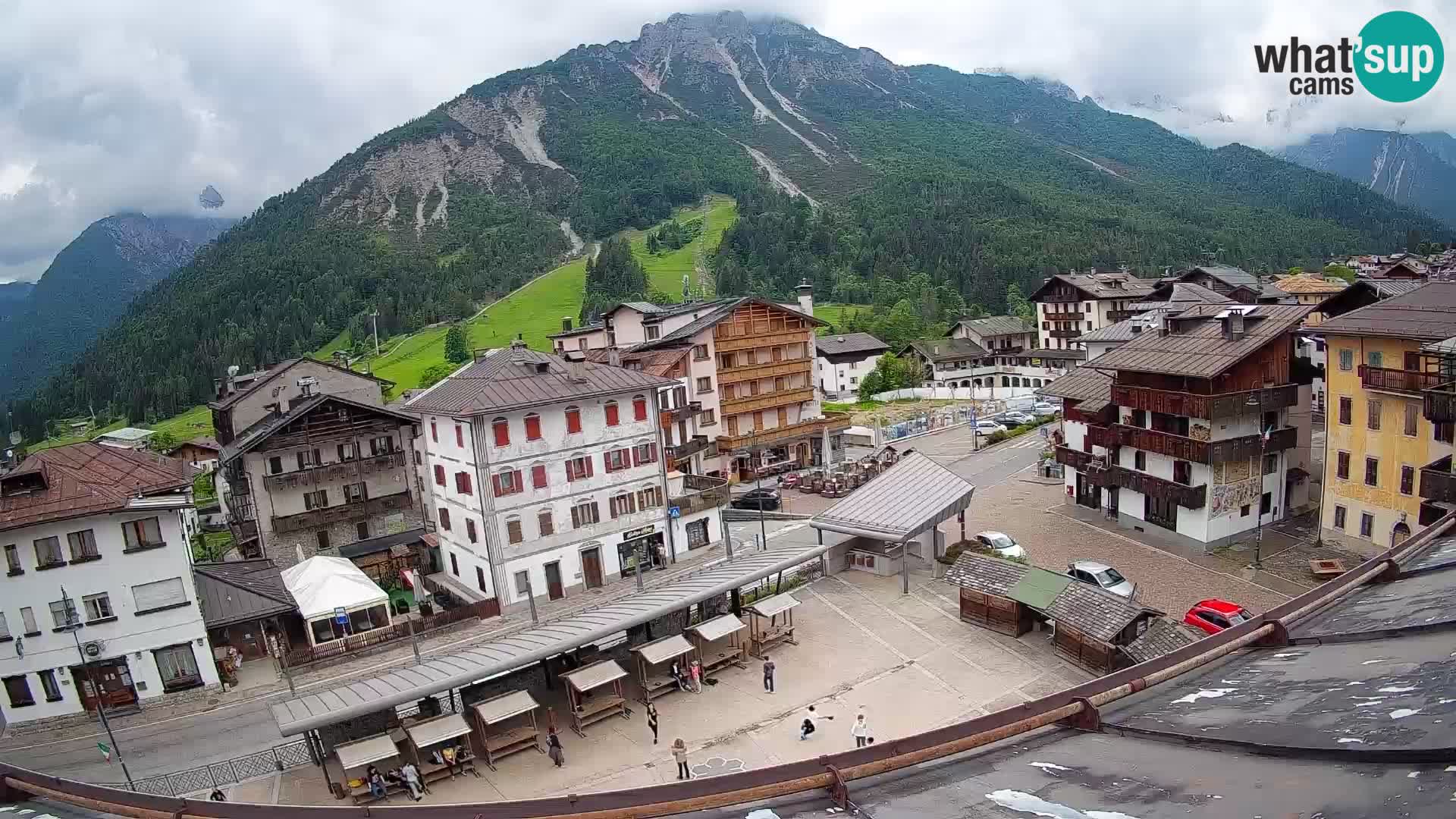 Piazza centrale di Forni di Sopra