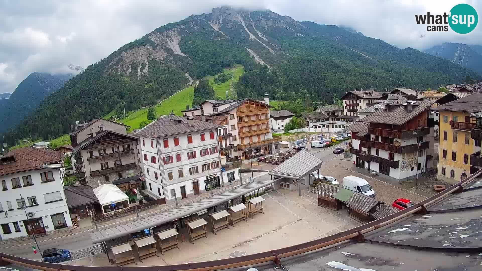 Piazza centrale di Forni di Sopra