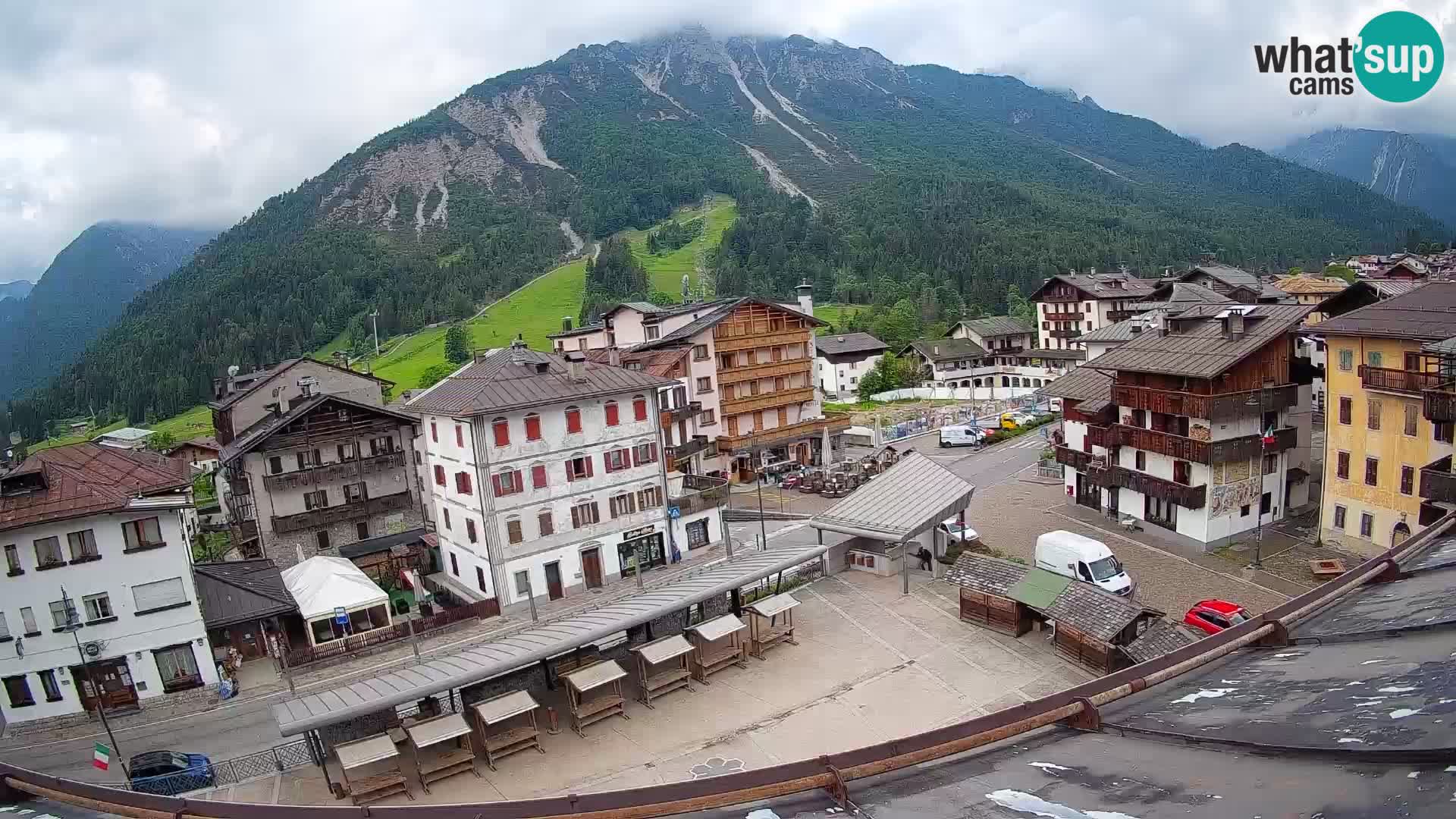 Plaza principal de Forni di Sopra