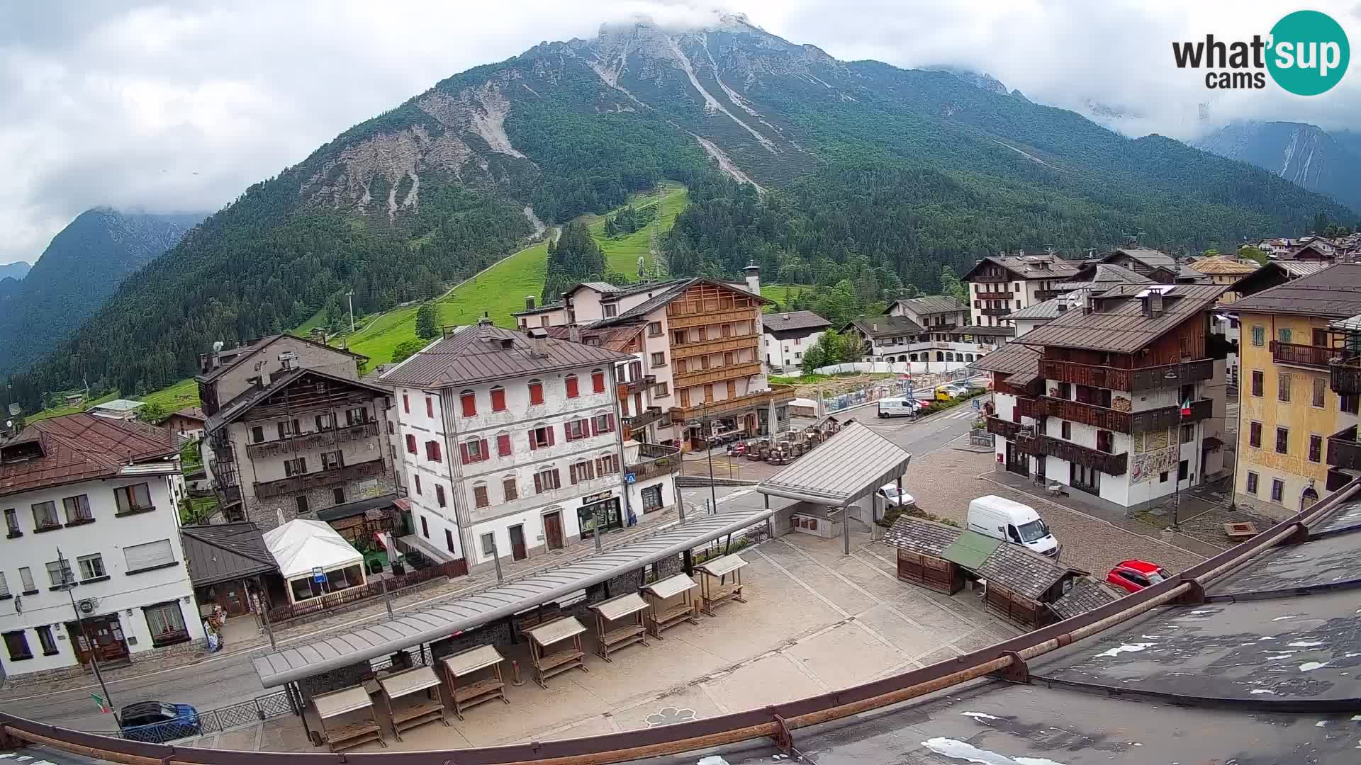 Piazza centrale di Forni di Sopra