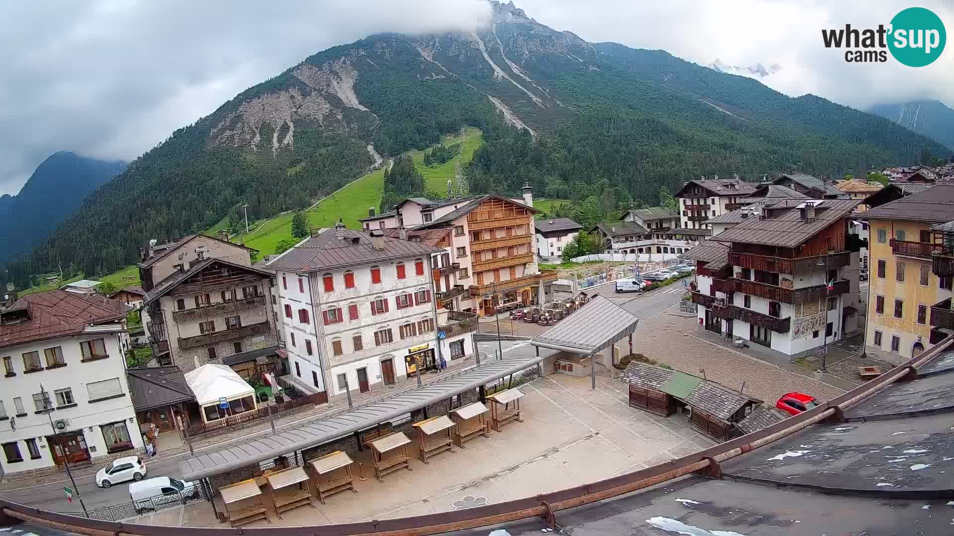Piazza centrale di Forni di Sopra