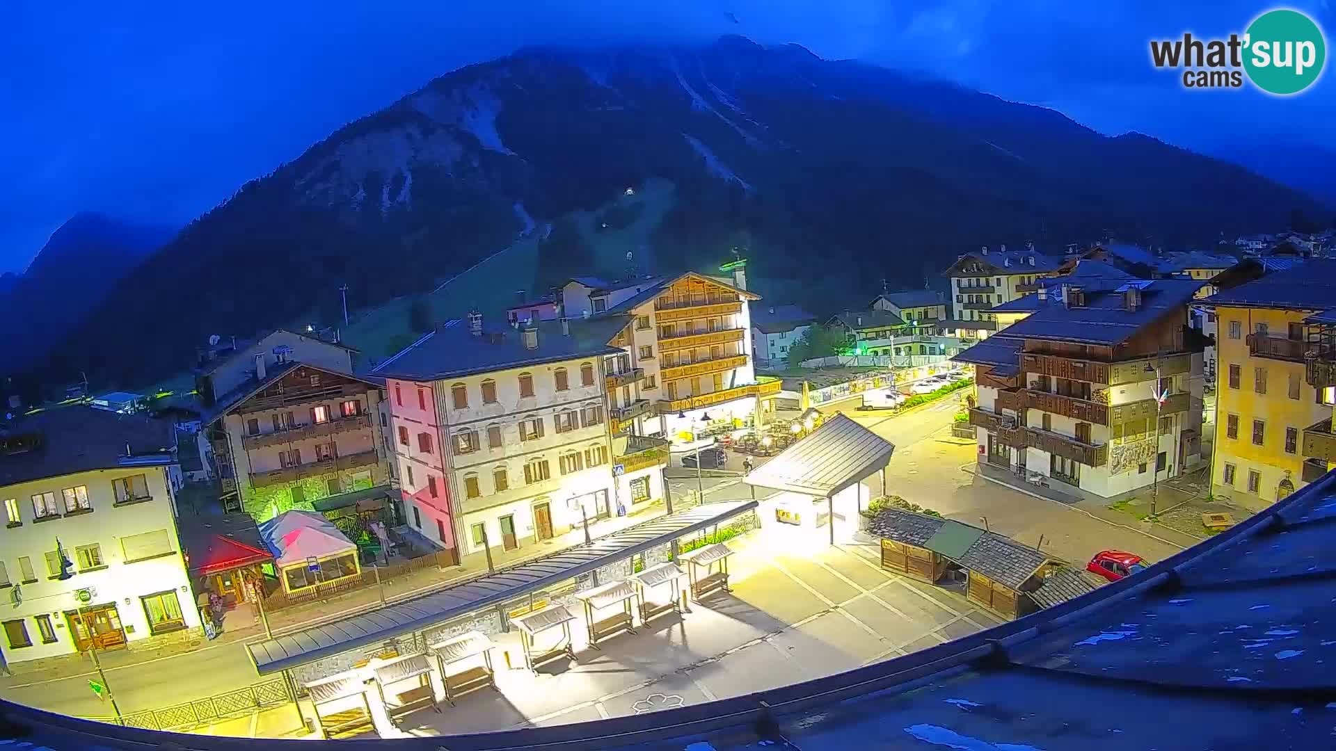 Piazza centrale di Forni di Sopra