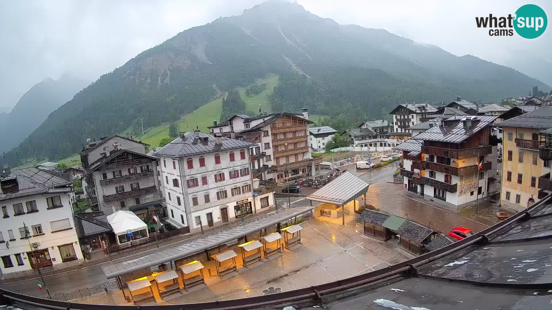 Piazza centrale di Forni di Sopra