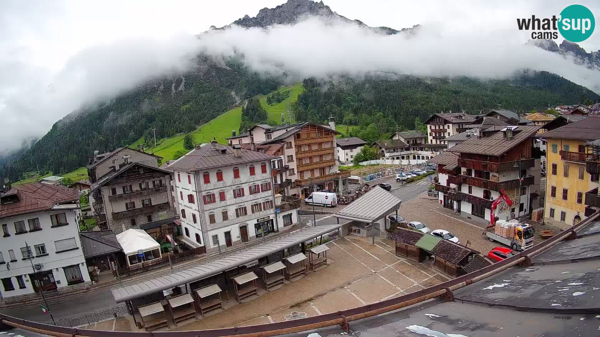Piazza centrale di Forni di Sopra