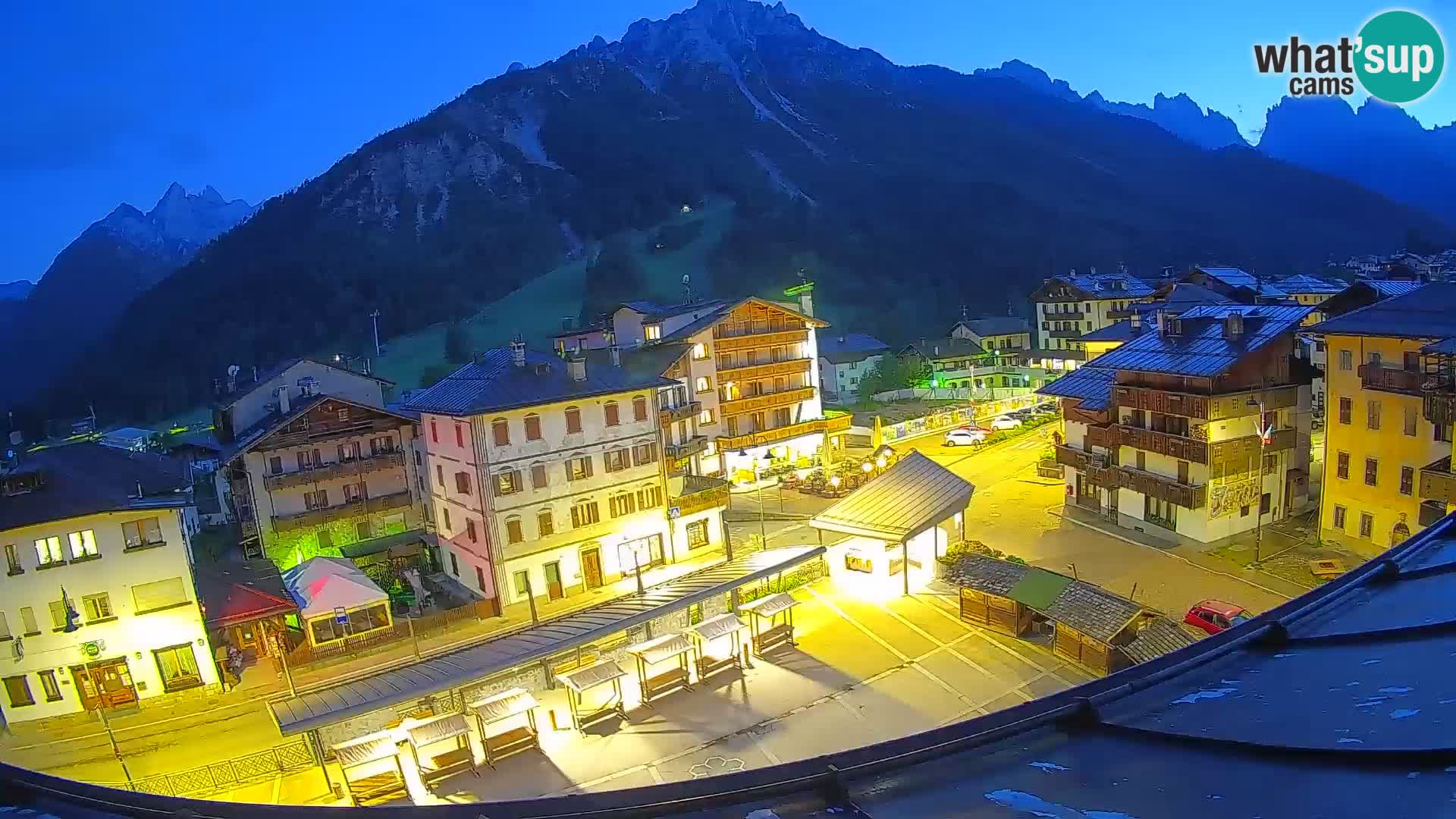 Piazza centrale di Forni di Sopra