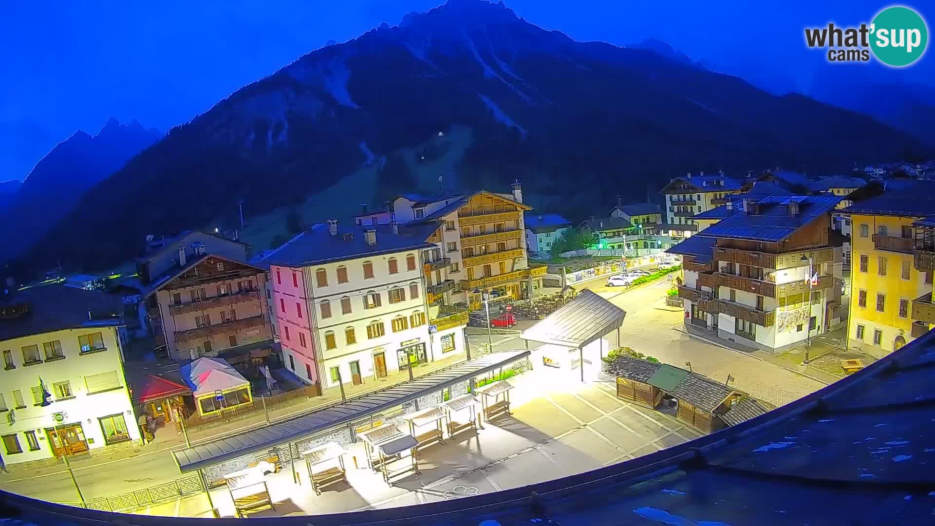 Piazza centrale di Forni di Sopra