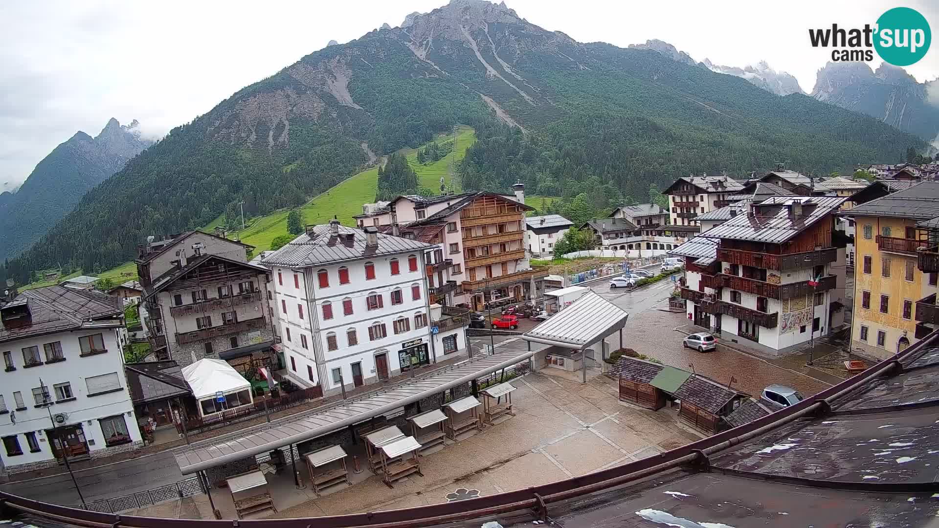 Piazza centrale di Forni di Sopra