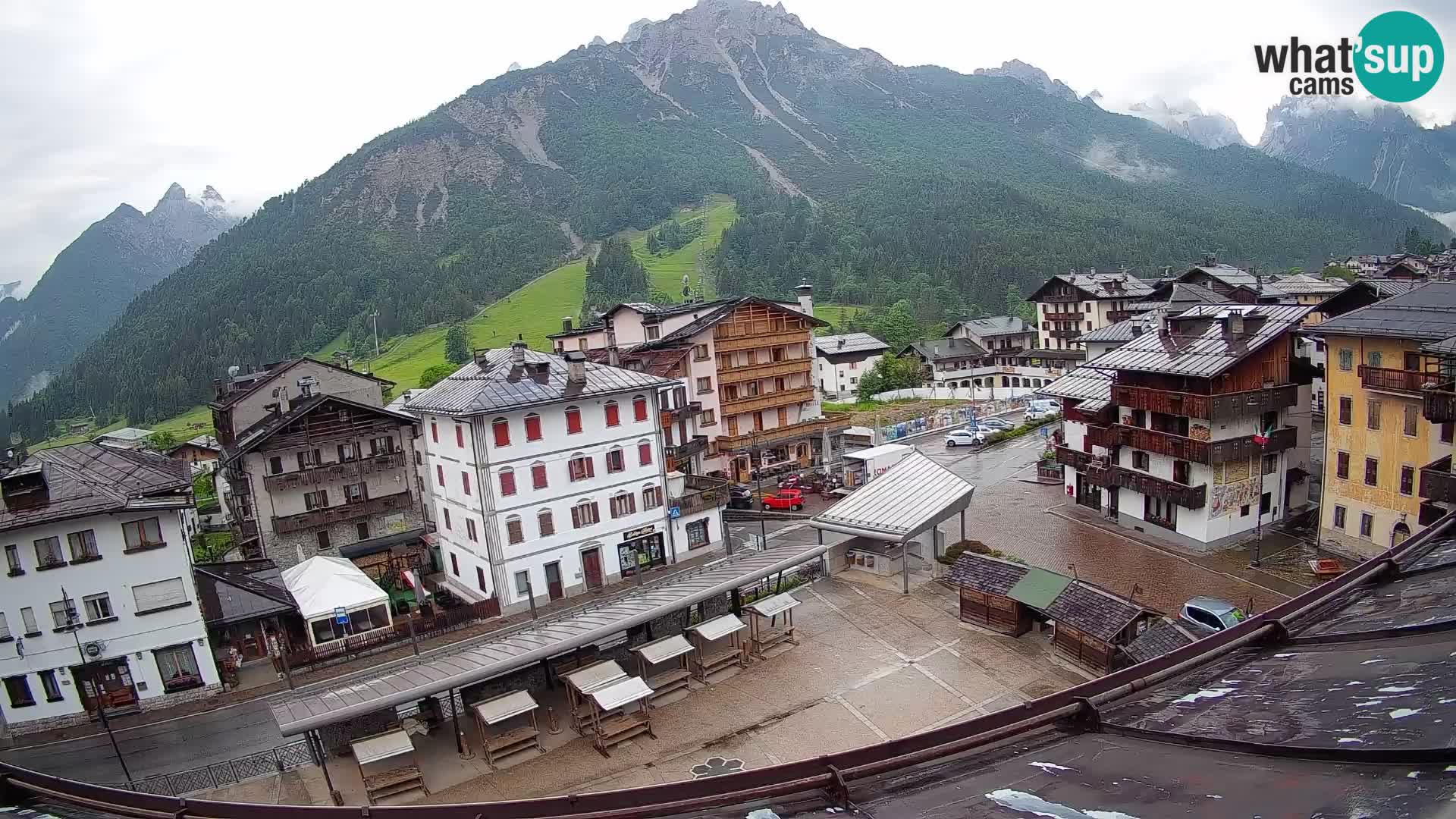 Piazza centrale di Forni di Sopra