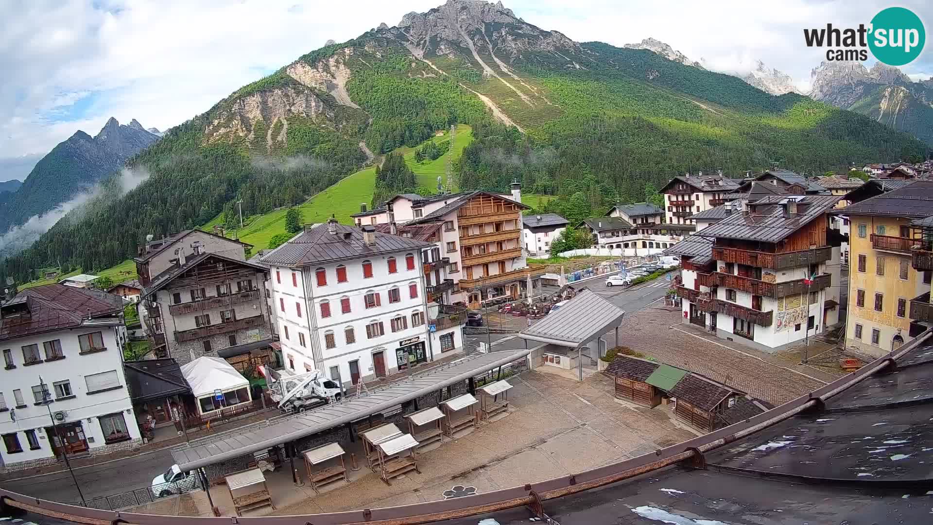 Plaza principal de Forni di Sopra