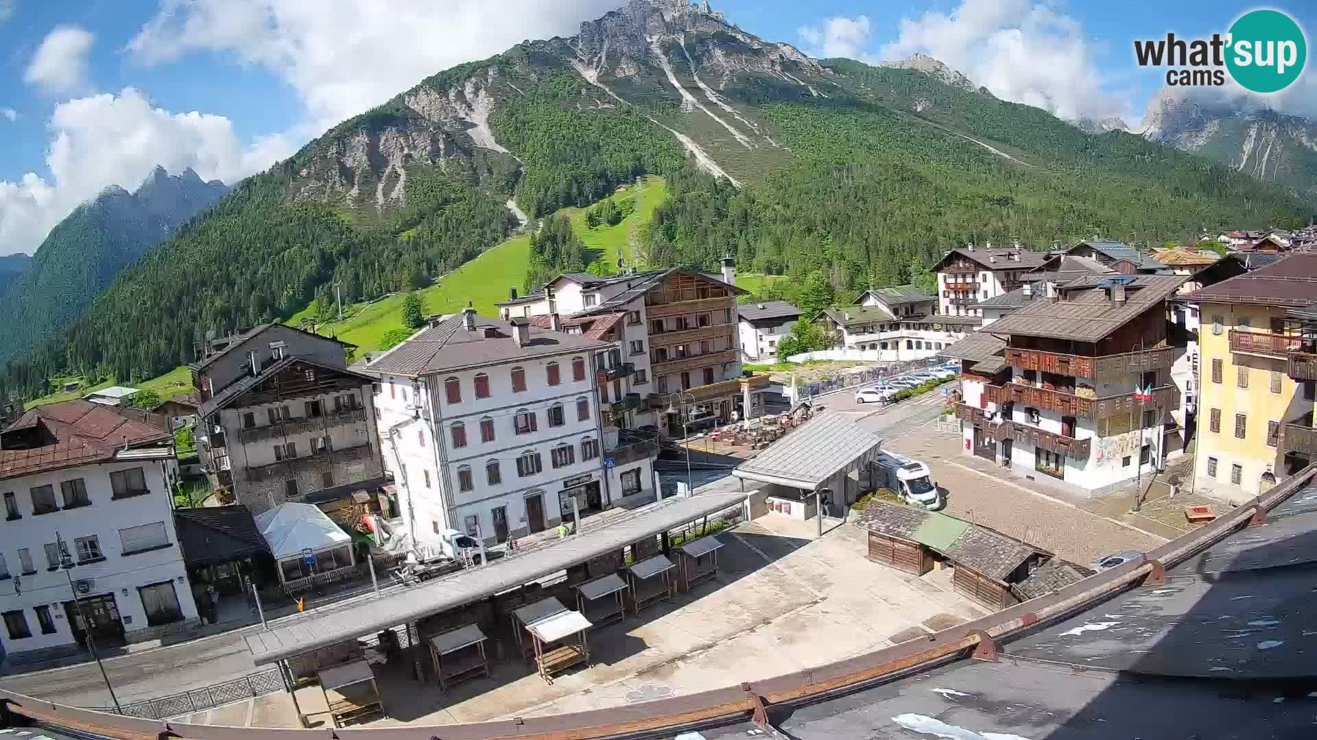 Piazza centrale di Forni di Sopra