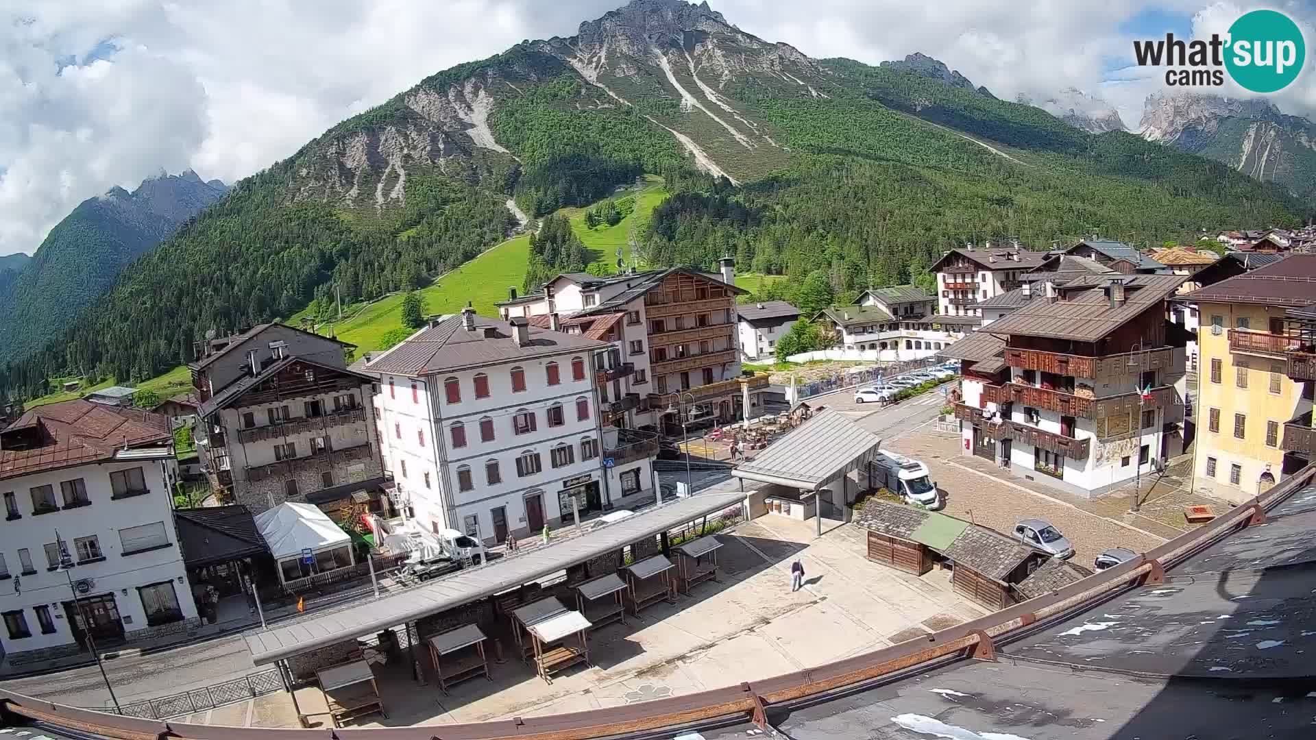 Piazza centrale di Forni di Sopra