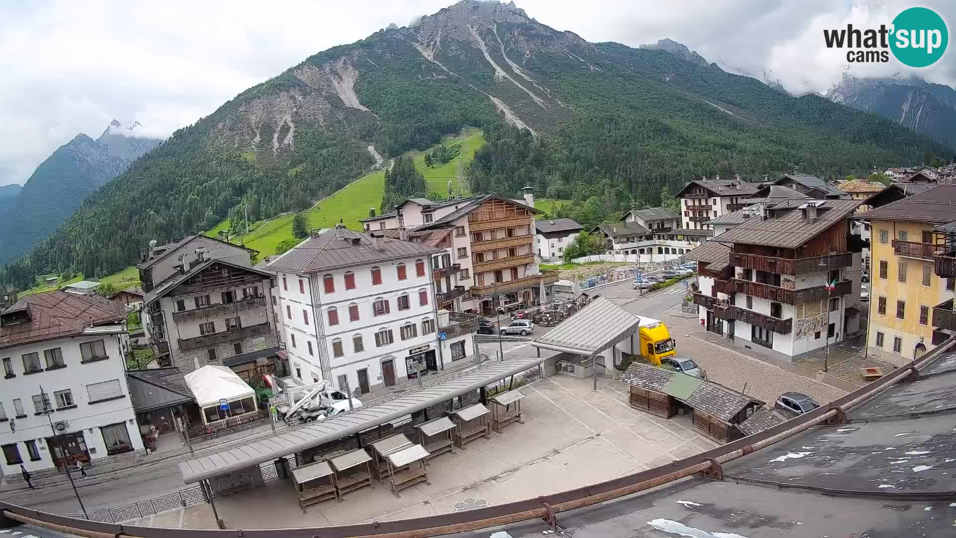 Piazza centrale di Forni di Sopra