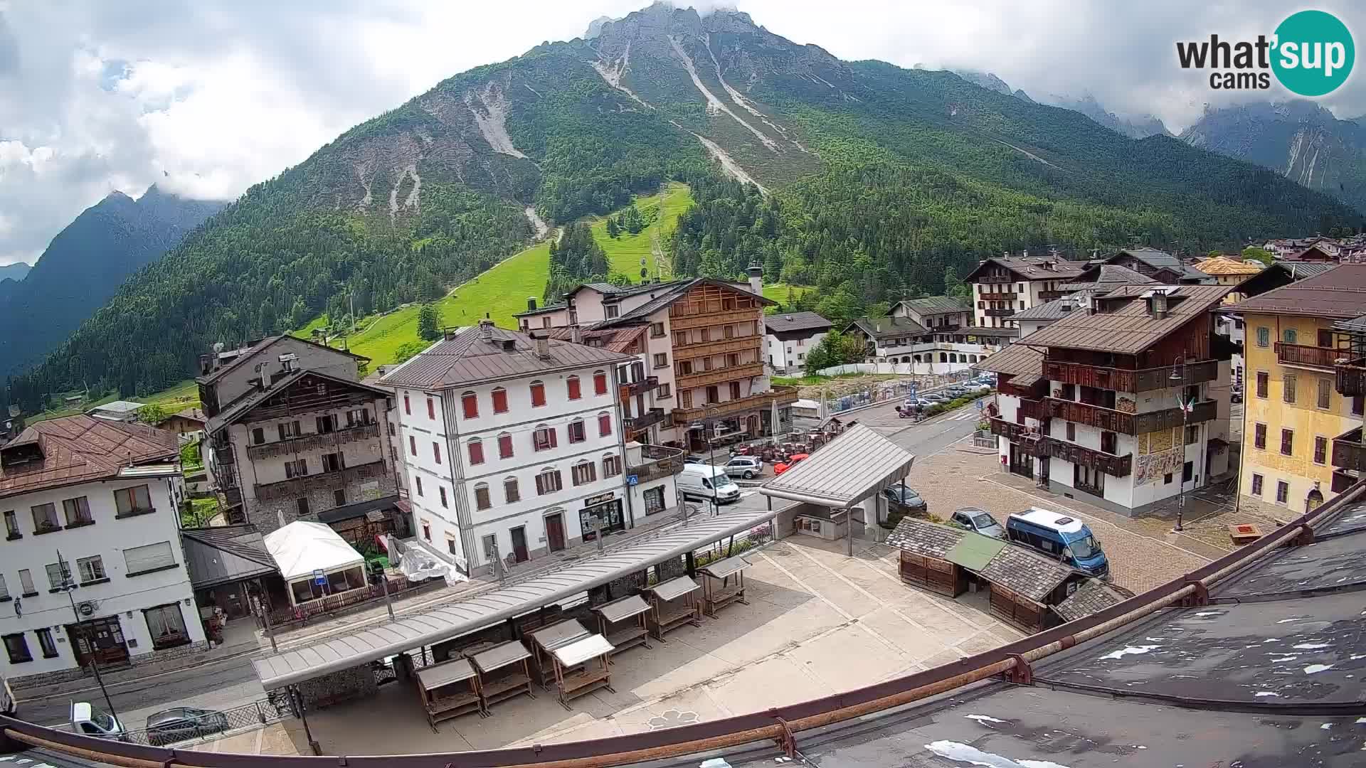 Plaza principal de Forni di Sopra