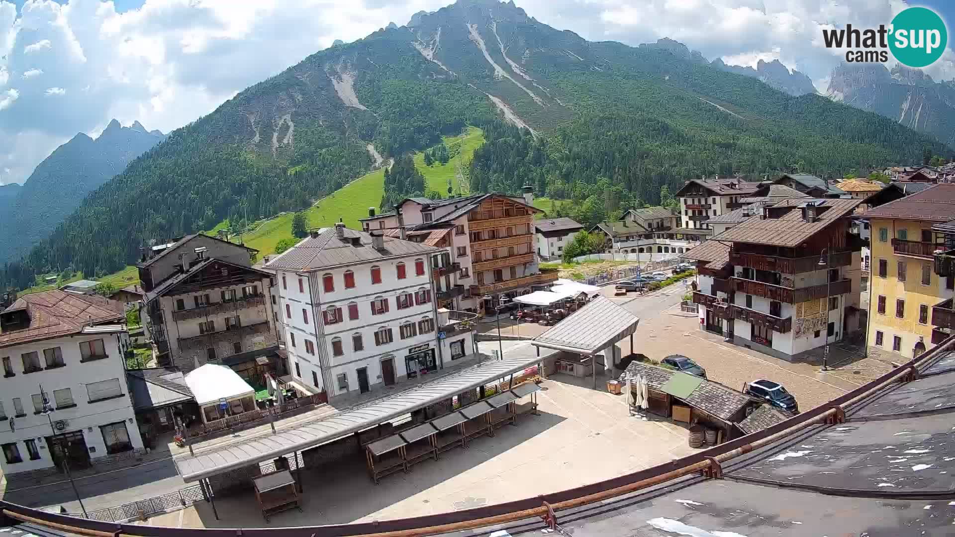 Plaza principal de Forni di Sopra