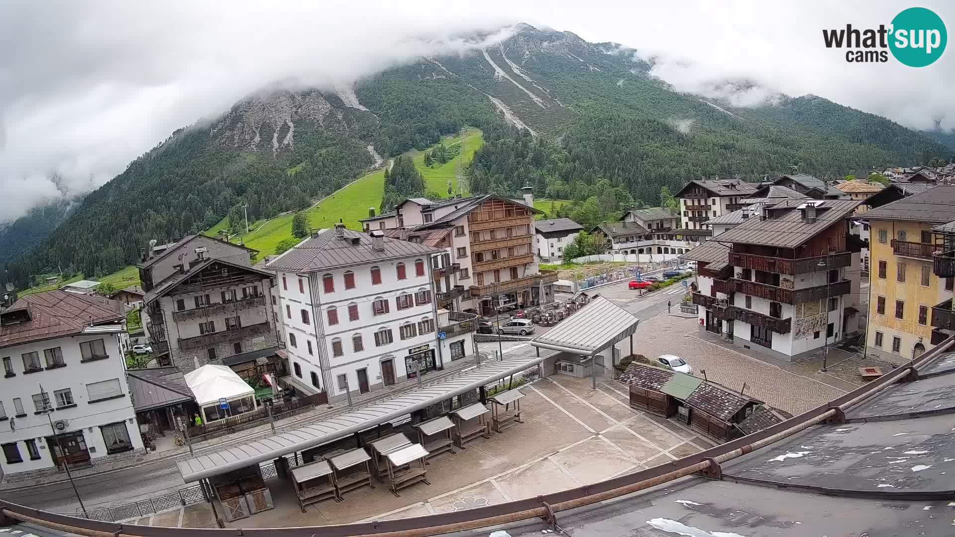 Plaza principal de Forni di Sopra
