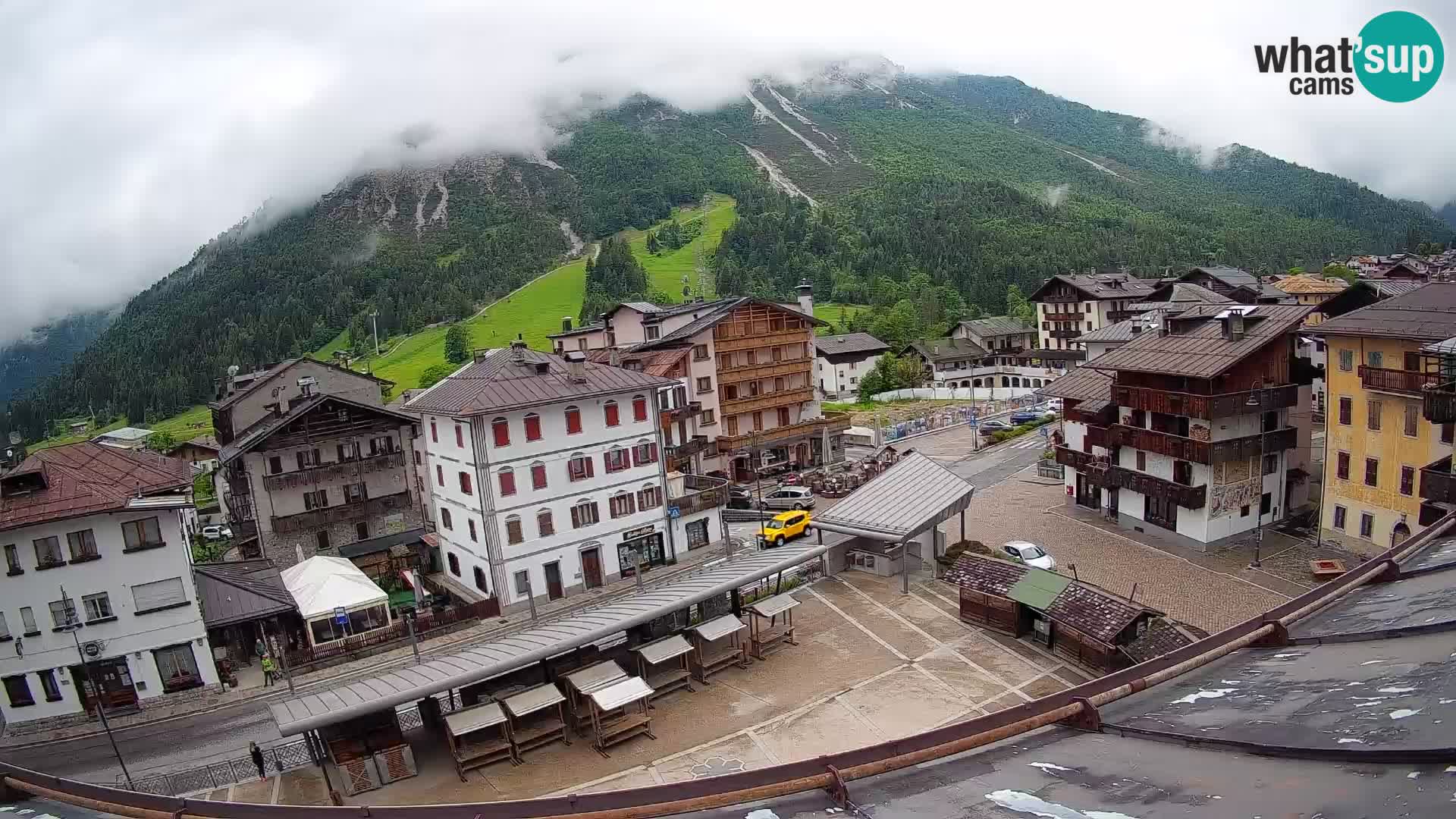 Piazza centrale di Forni di Sopra