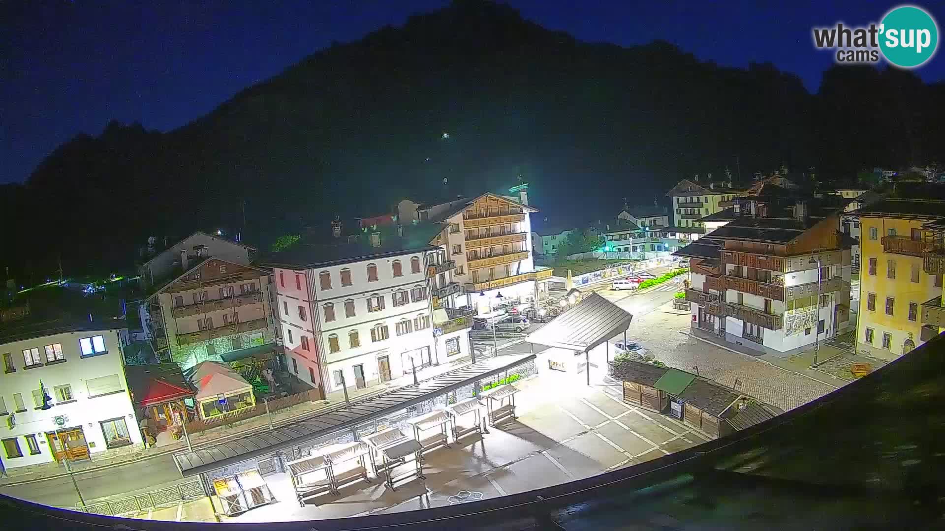 Piazza centrale di Forni di Sopra