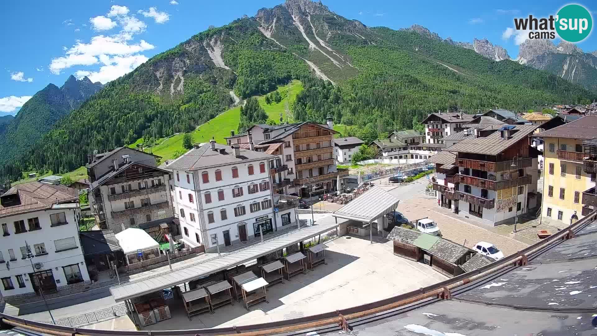 Plaza principal de Forni di Sopra