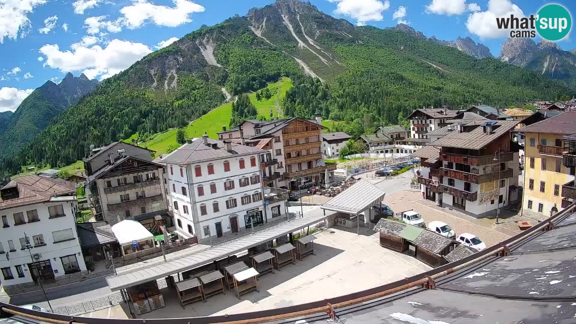 Piazza centrale di Forni di Sopra