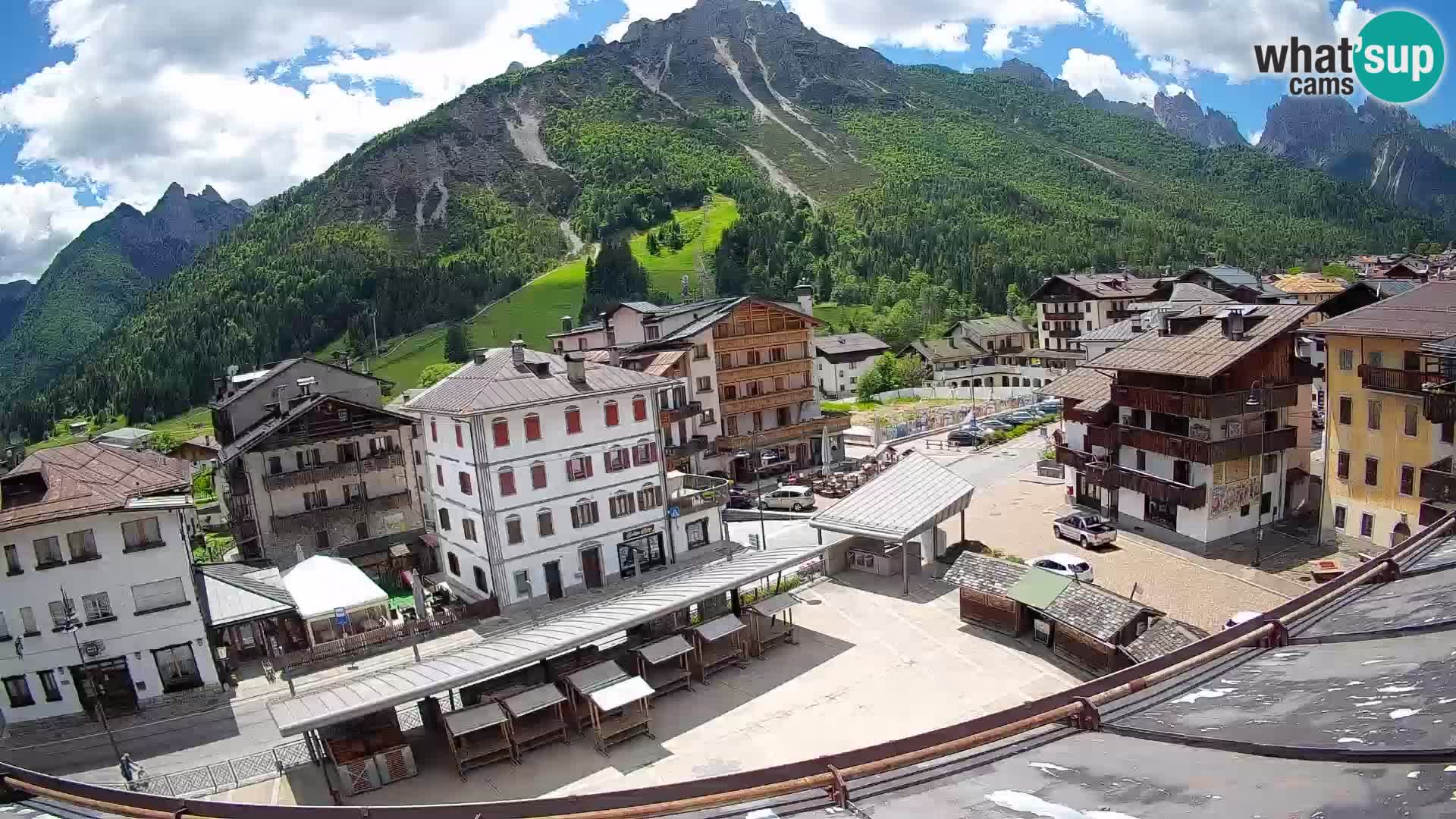 Piazza centrale di Forni di Sopra