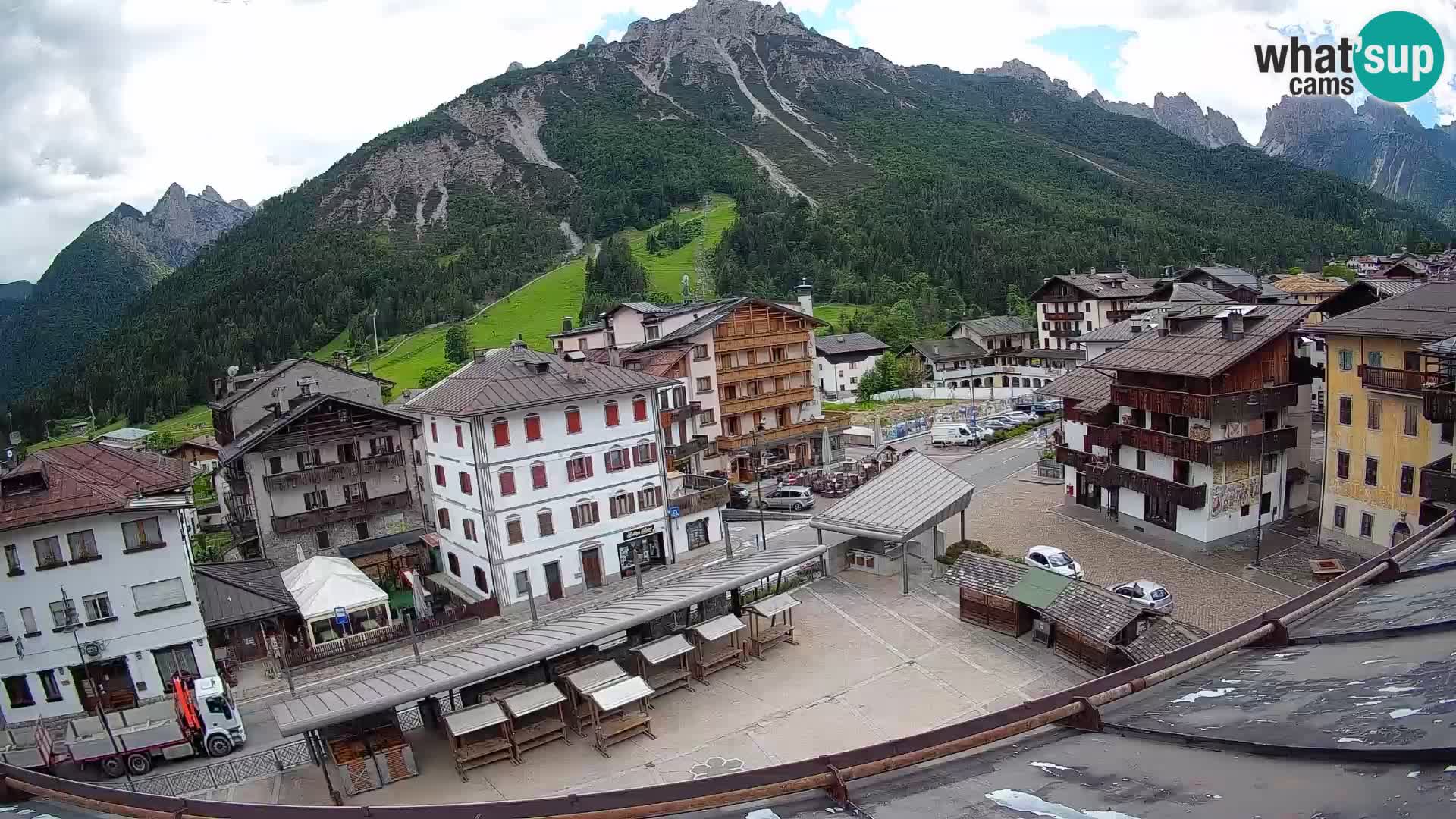 Piazza centrale di Forni di Sopra