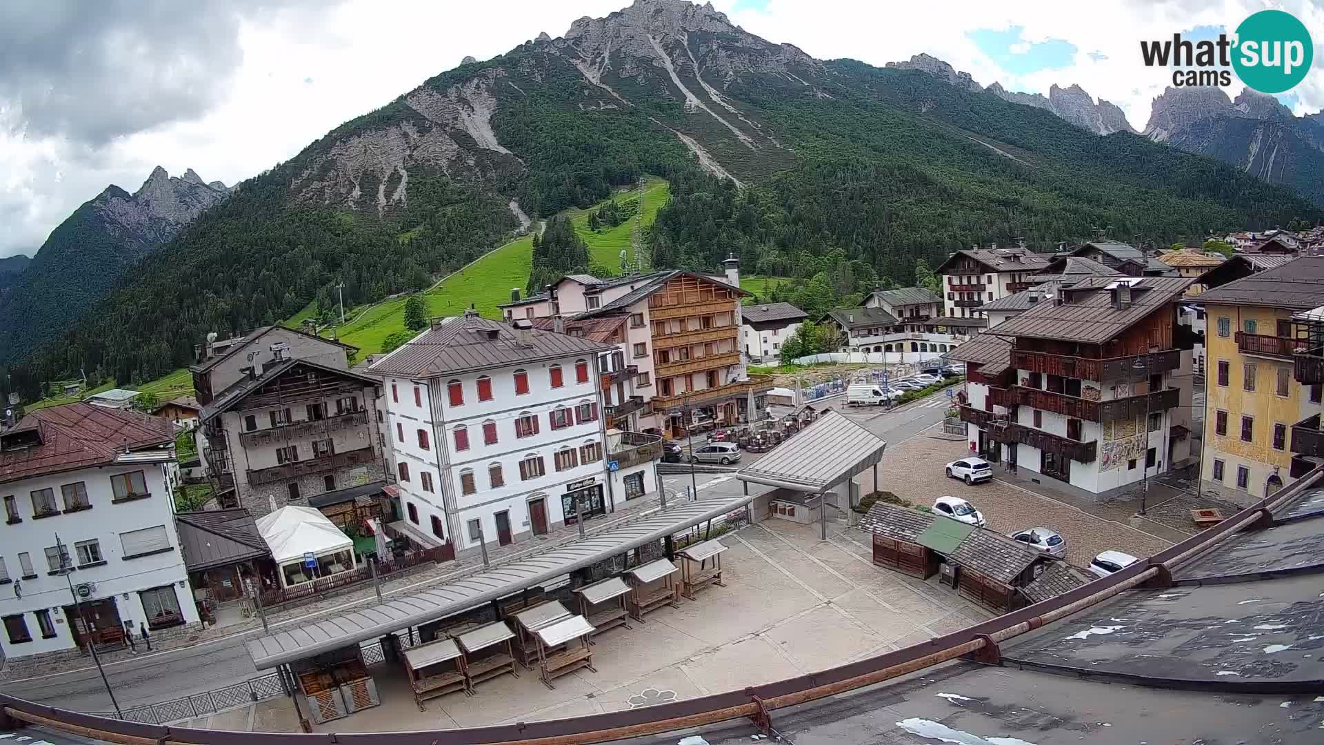 Plaza principal de Forni di Sopra