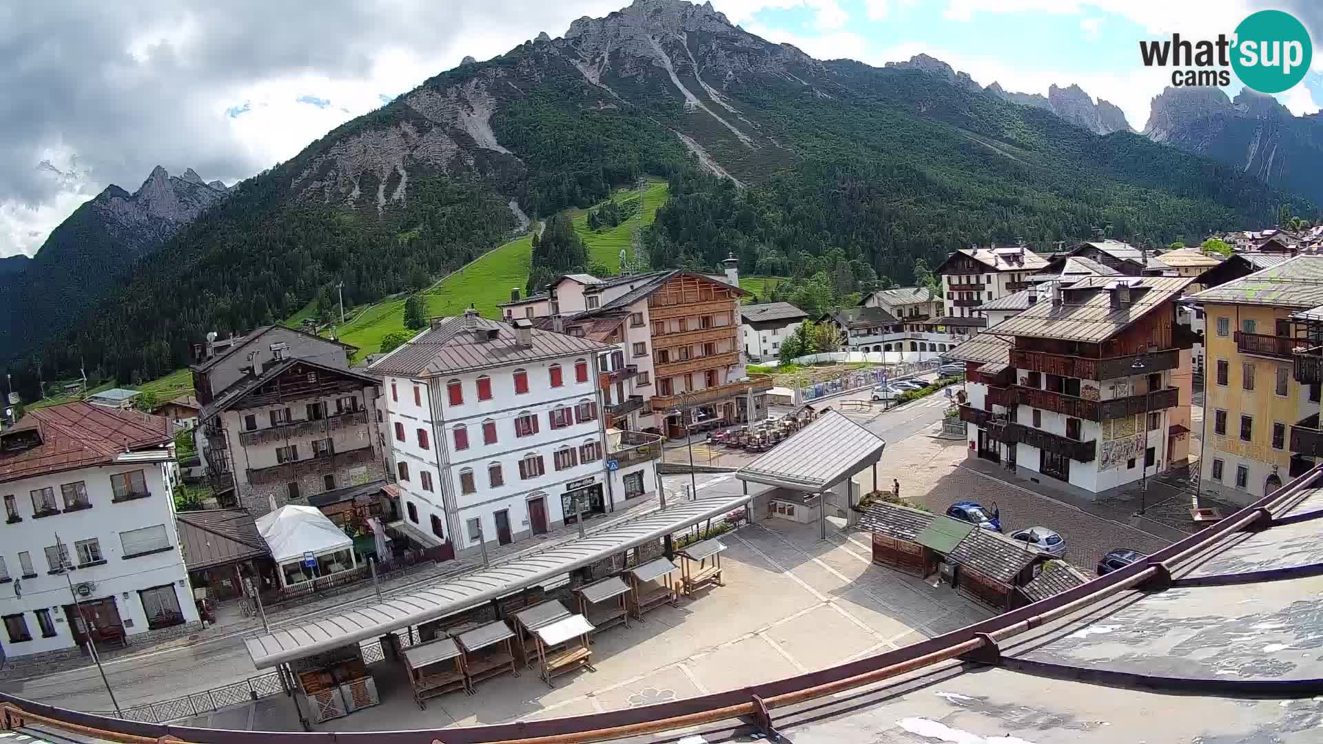 Plaza principal de Forni di Sopra