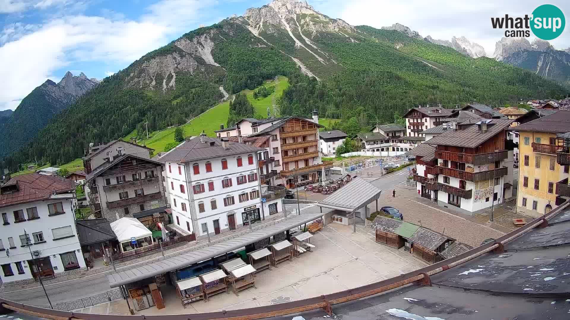 Piazza centrale di Forni di Sopra