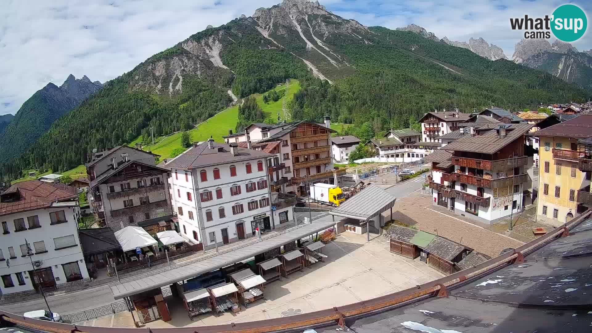 Plaza principal de Forni di Sopra