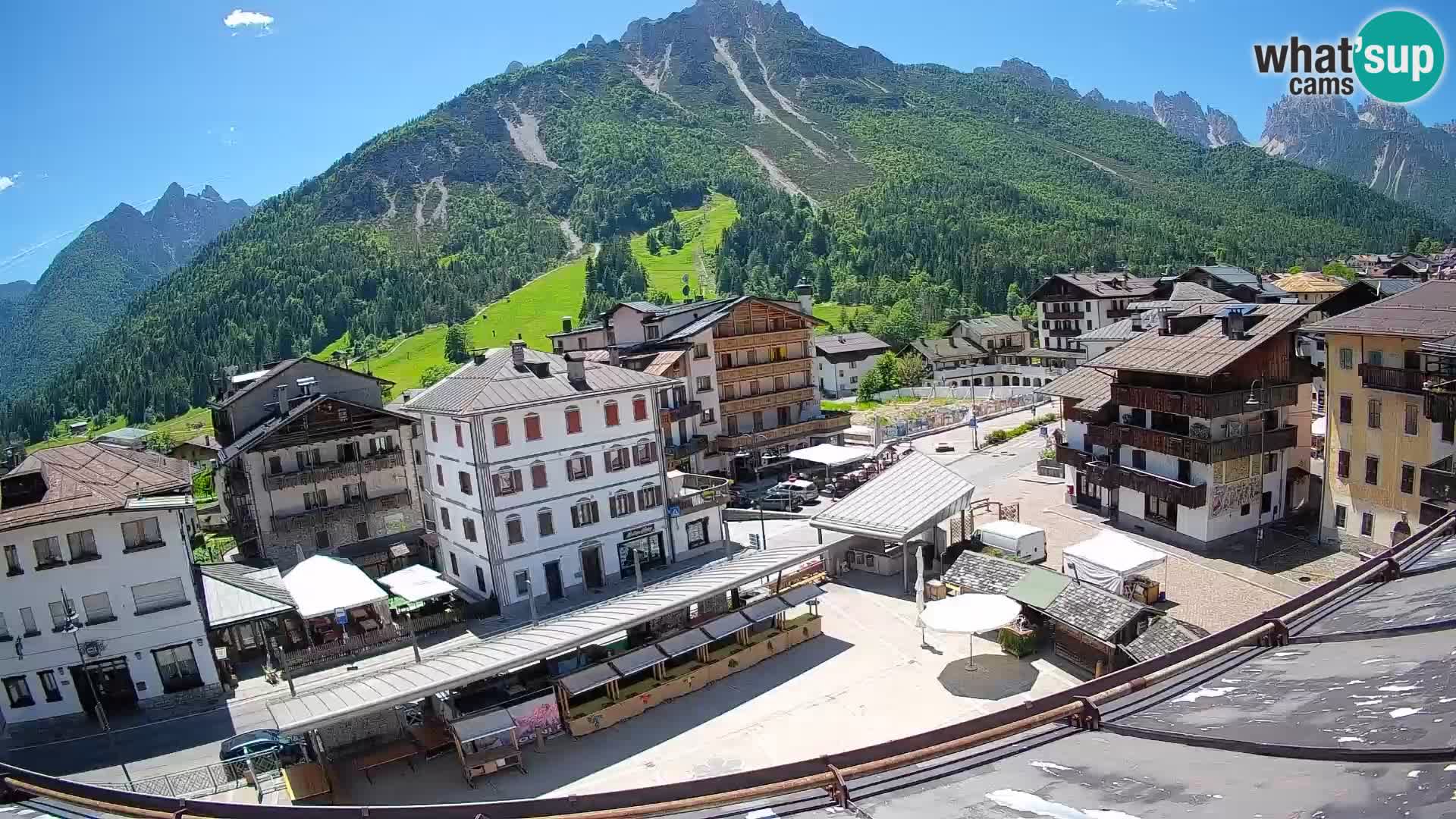 Plaza principal de Forni di Sopra