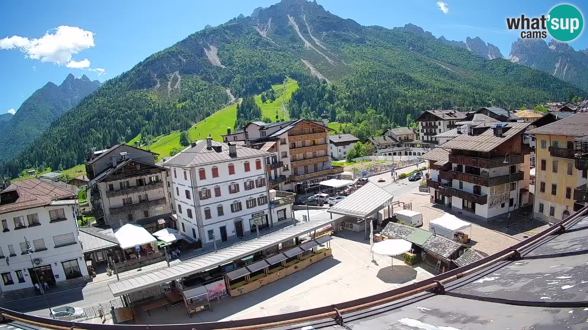 Piazza centrale di Forni di Sopra
