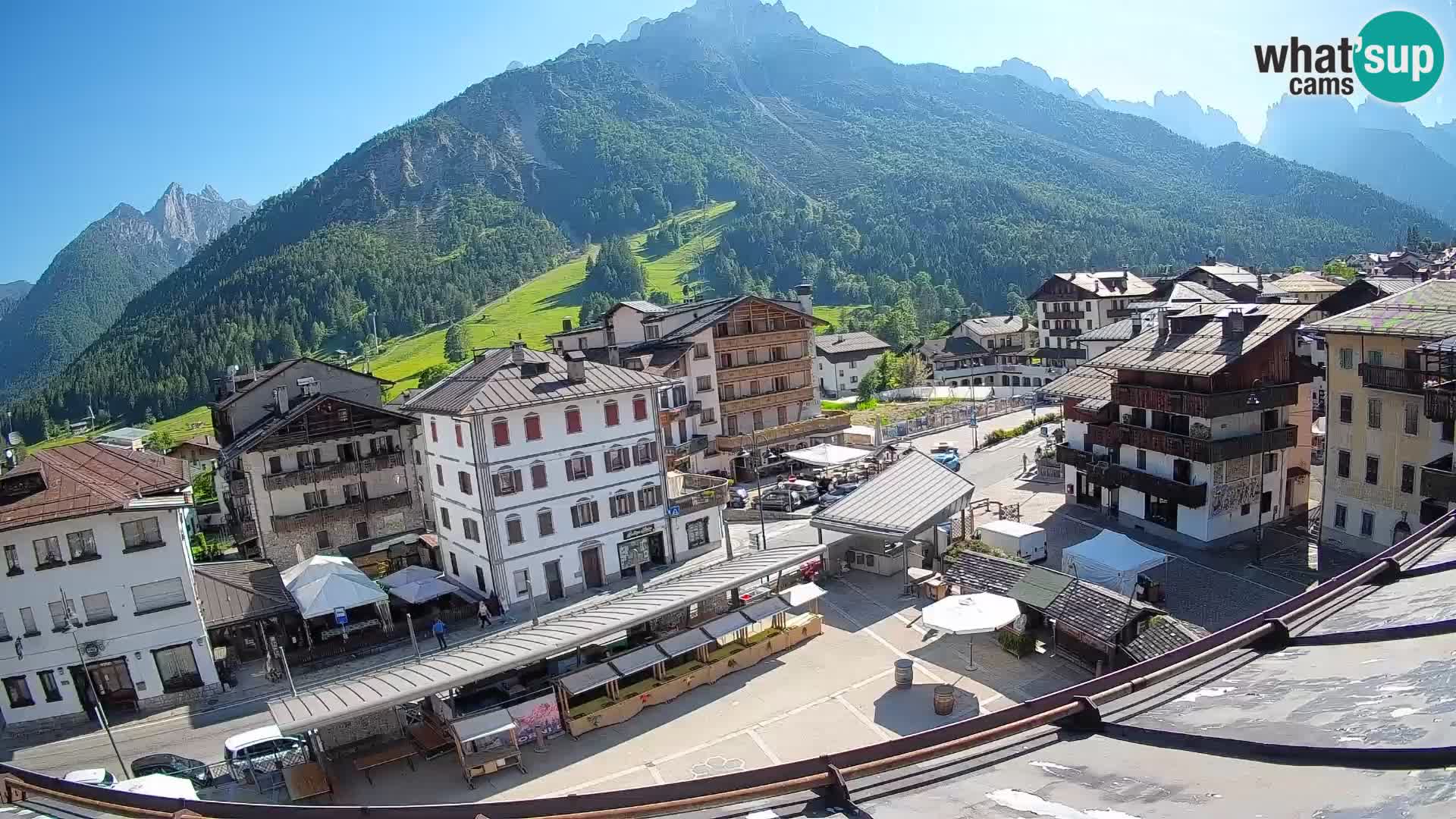 Piazza centrale di Forni di Sopra