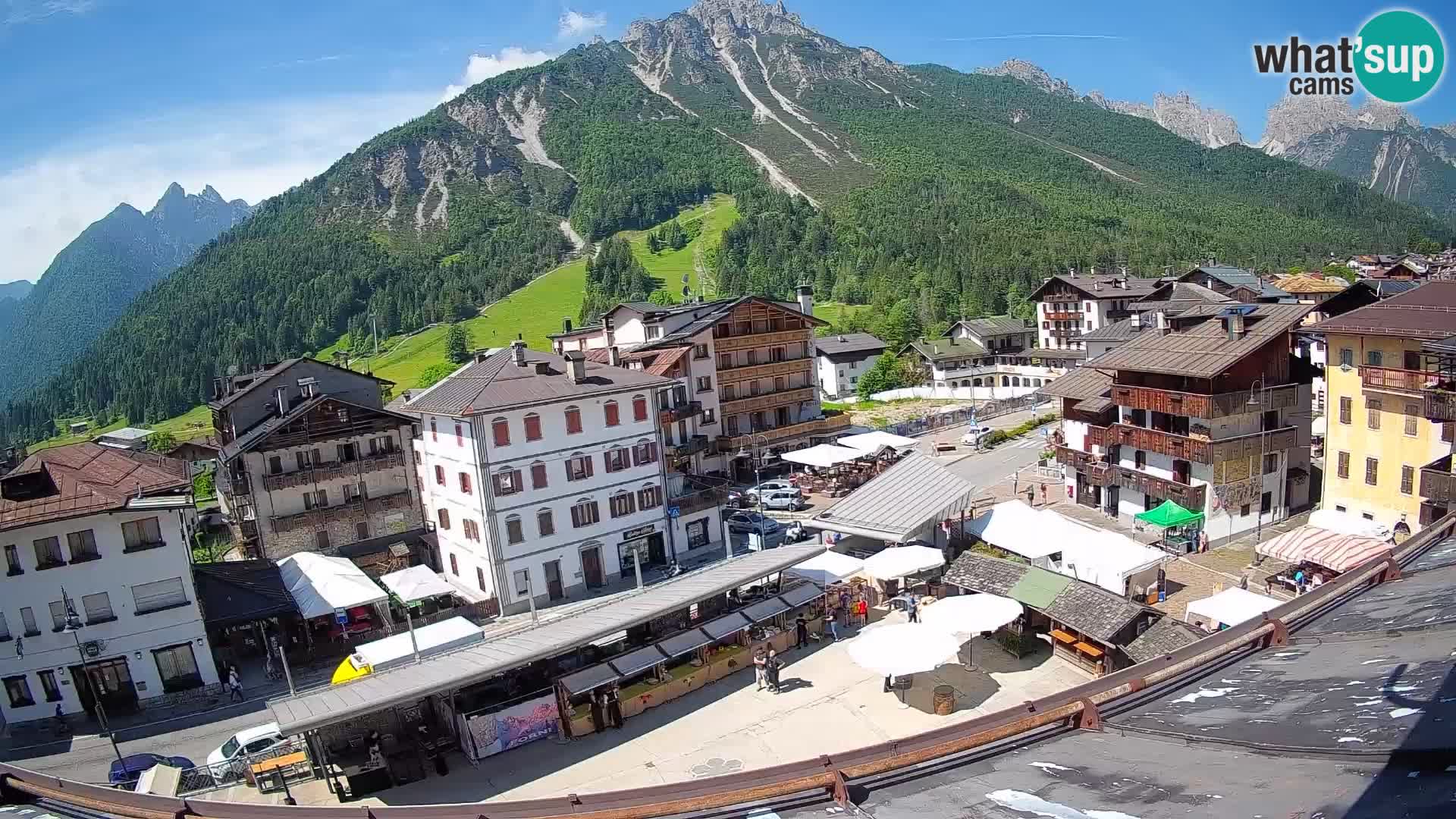 Piazza centrale di Forni di Sopra
