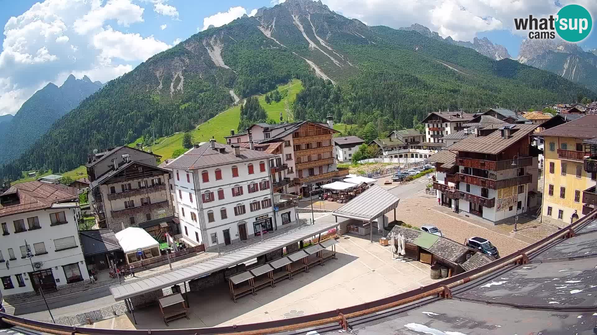 Piazza centrale di Forni di Sopra