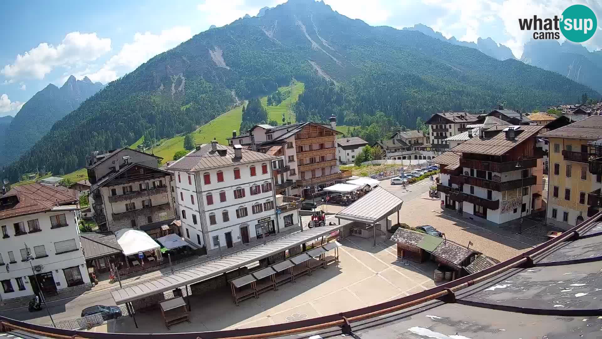 Plaza principal de Forni di Sopra