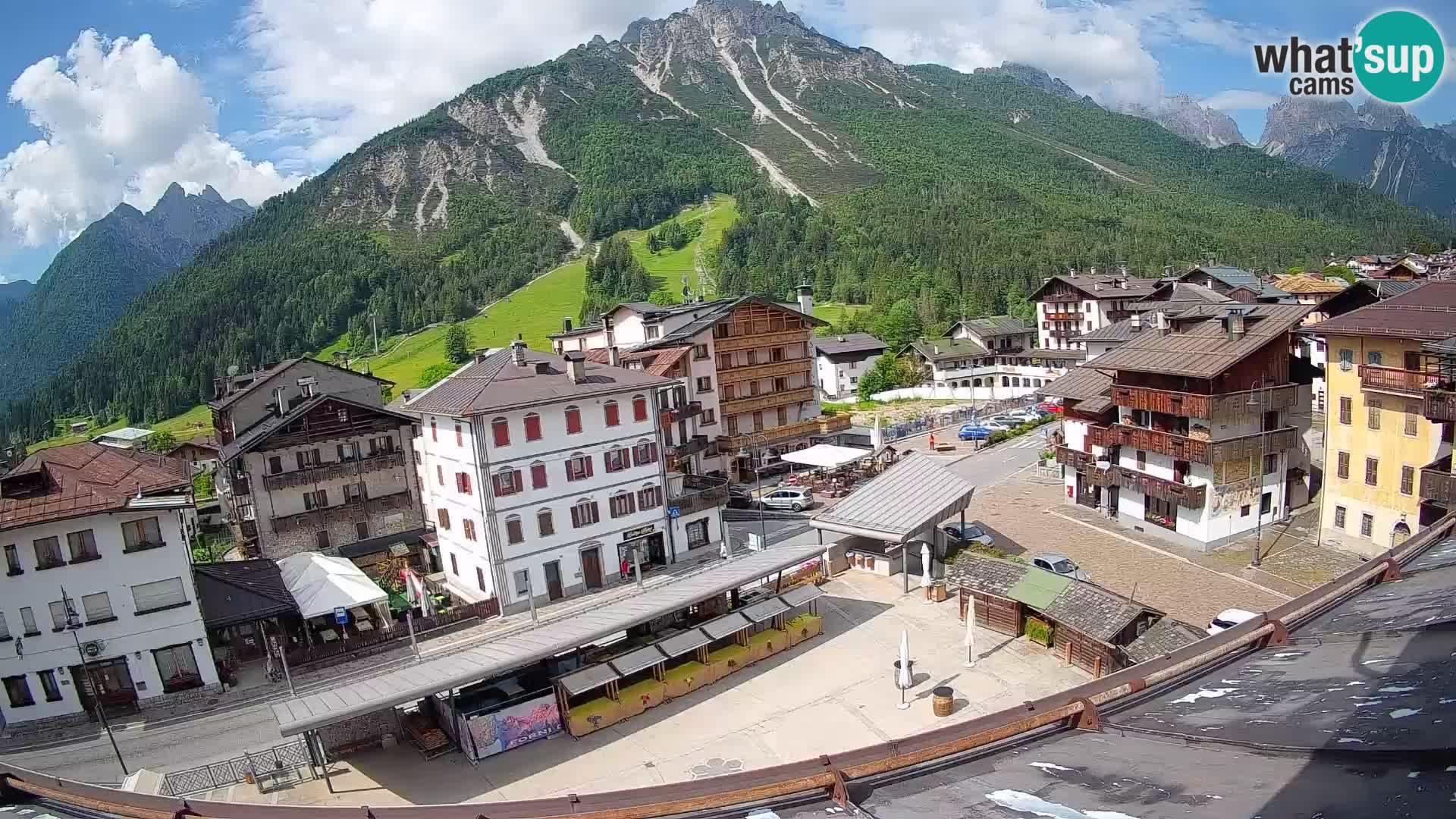 Piazza centrale di Forni di Sopra