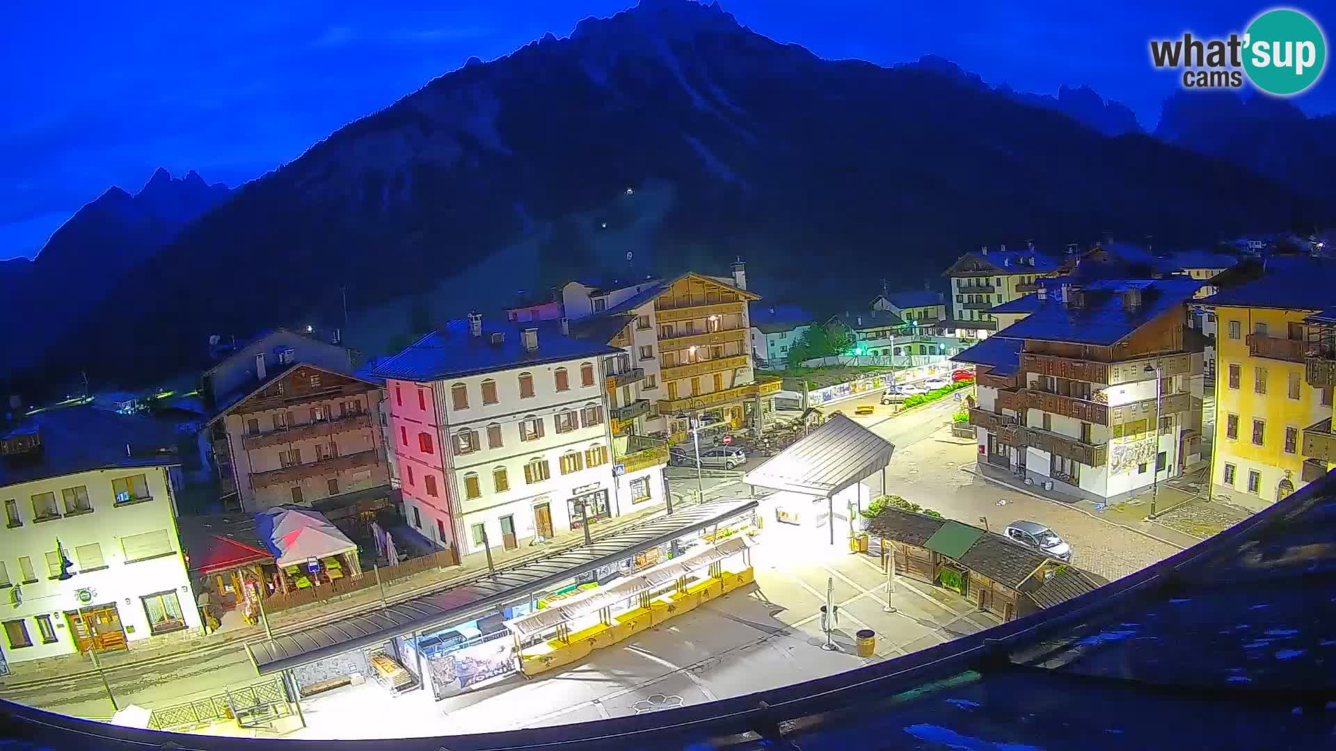 Piazza centrale di Forni di Sopra