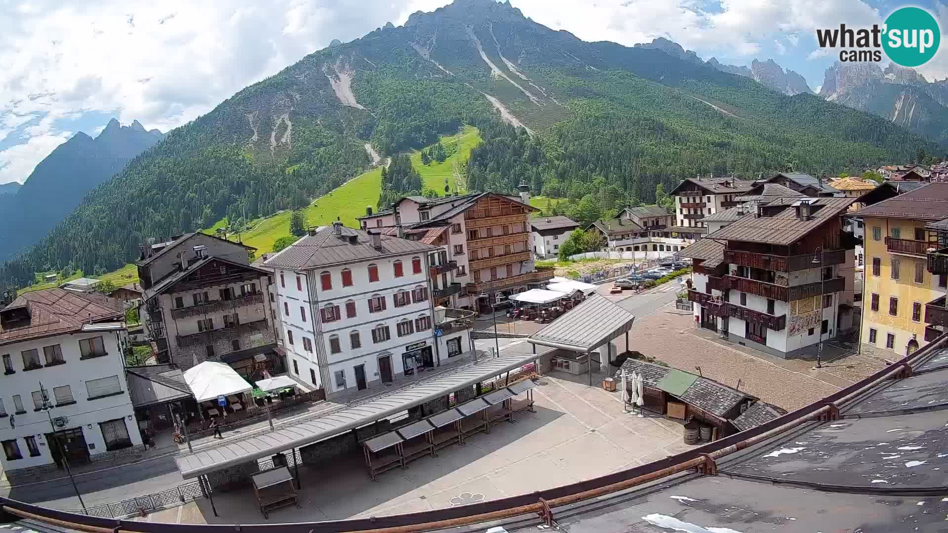 Piazza centrale di Forni di Sopra